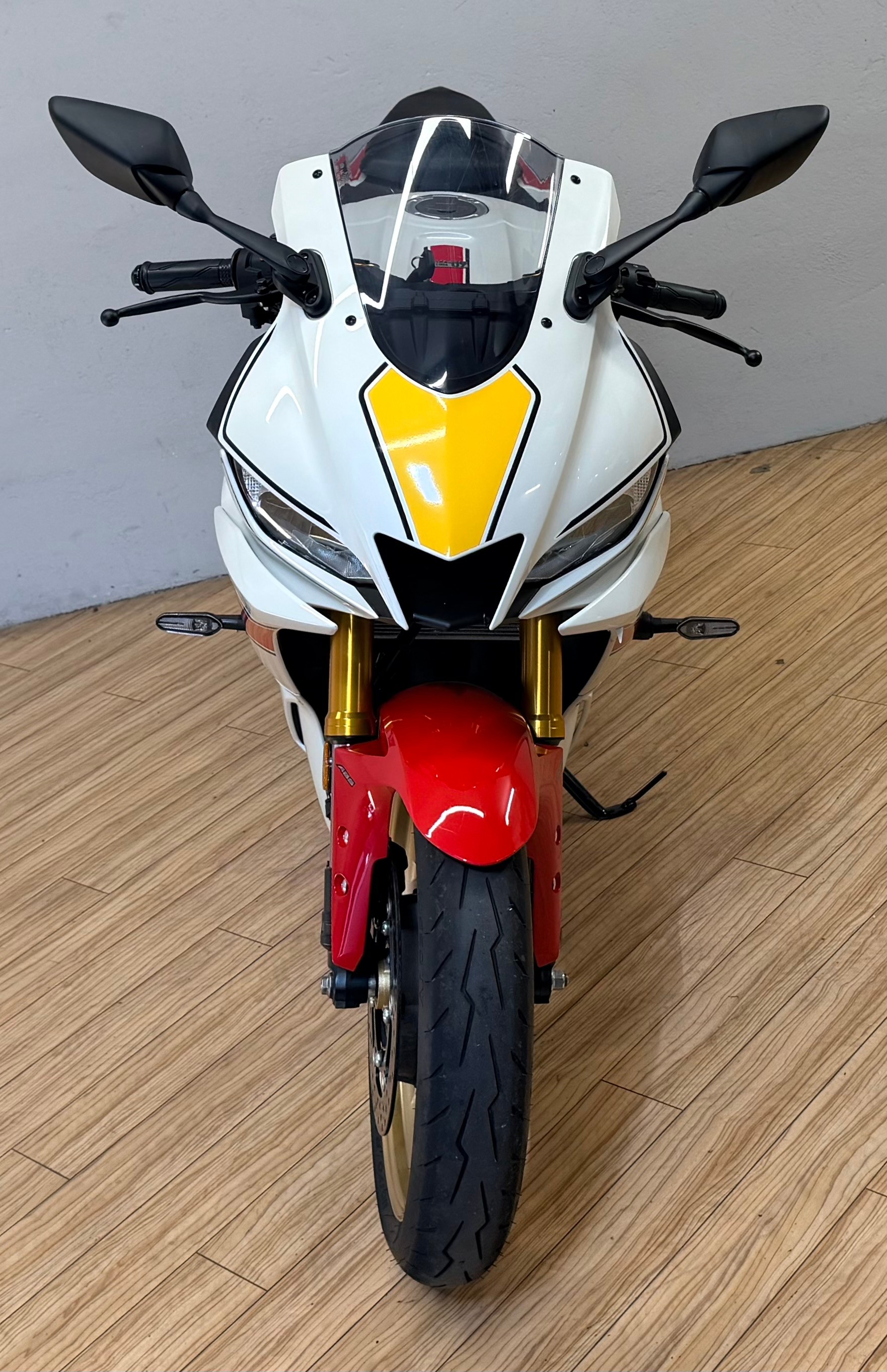 YAMAHA YZF-R3 World GP 60th-image-7