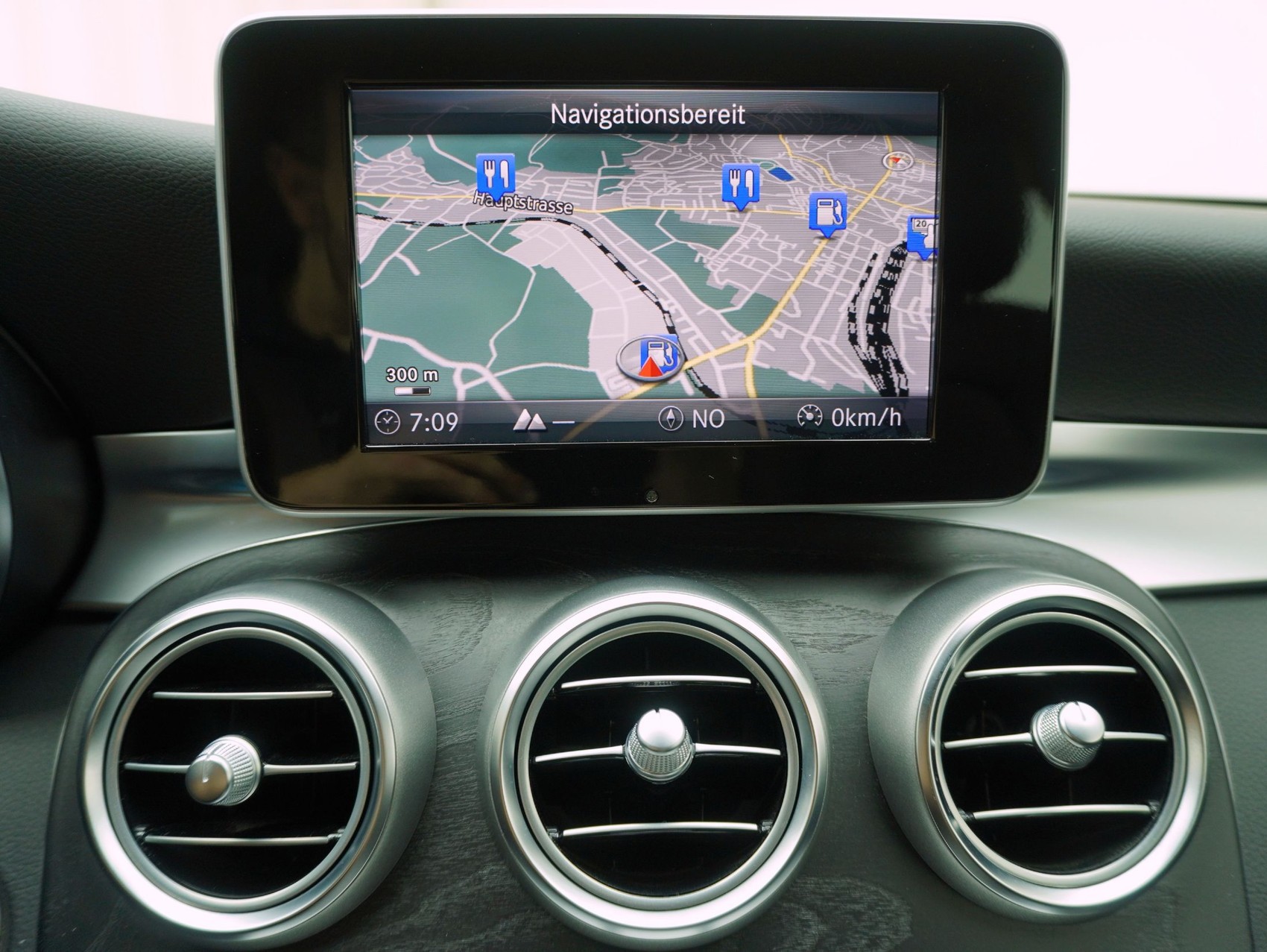 MERCEDES-BENZ C-Klasse C 250 d Swiss Star AMG Line 4matic Kombi-image-23