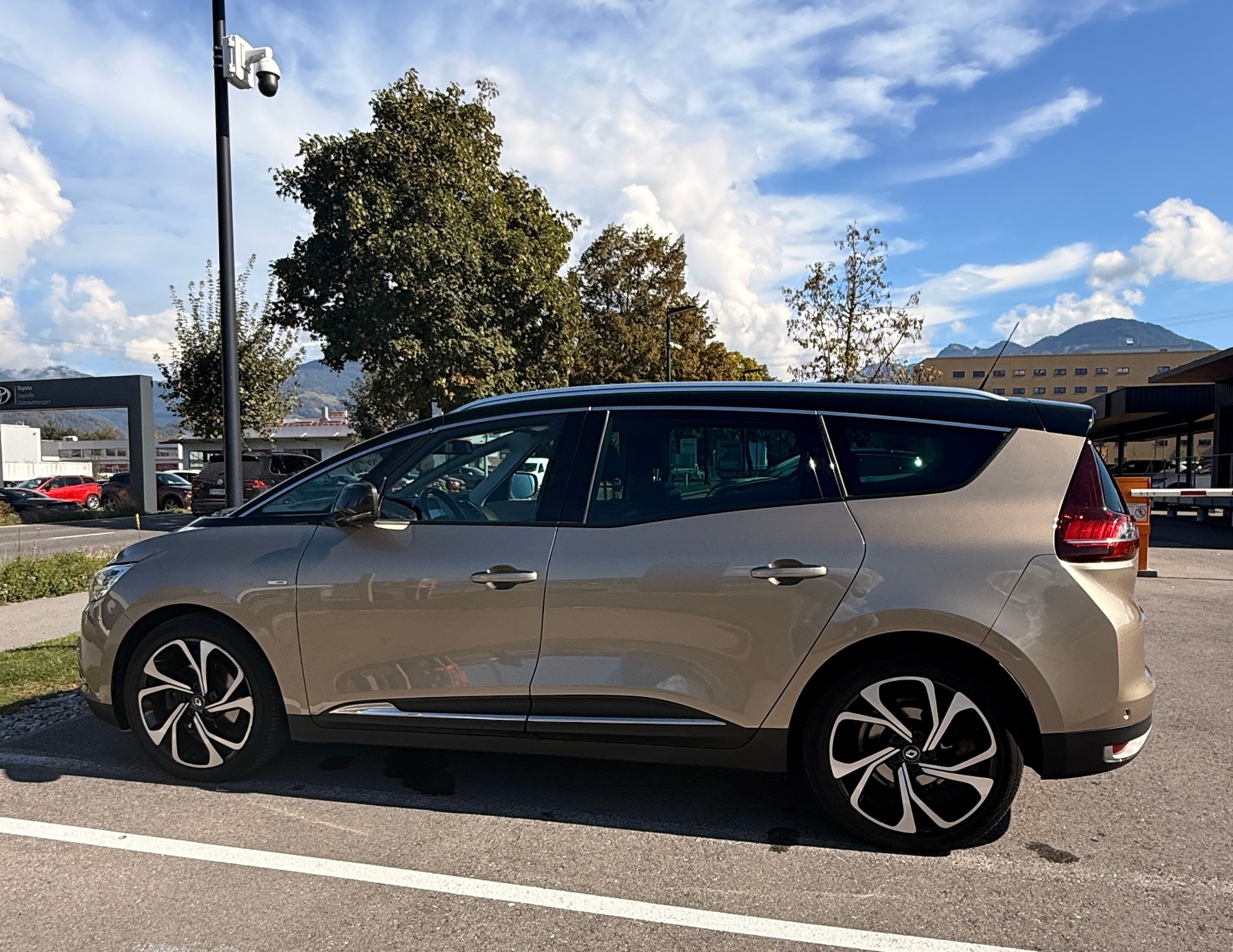 RENAULT 1.6 dCi 160 Bose EDC Top Ausstattung-image-2