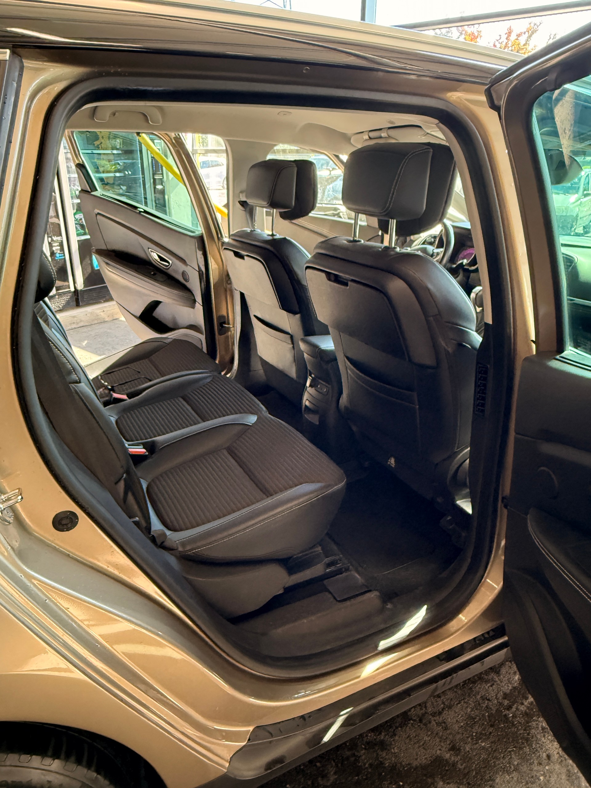 RENAULT 1.6 dCi 160 Bose EDC Top Ausstattung-image-8