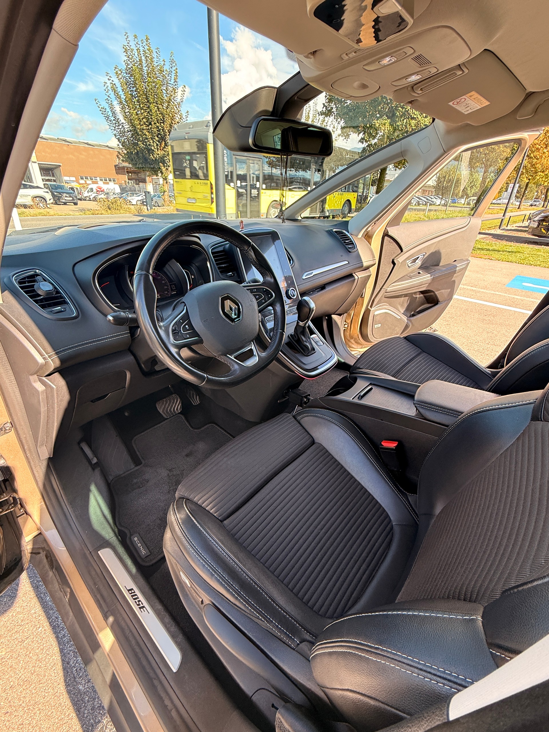 RENAULT 1.6 dCi 160 Bose EDC Top Ausstattung-image-4