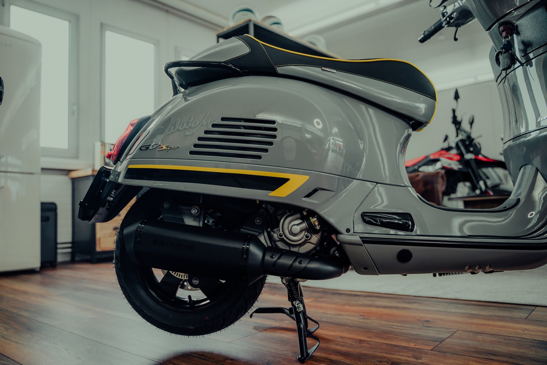 PIAGGIO Vespa GTS 300 HPE Super ABS/ASR-image-12