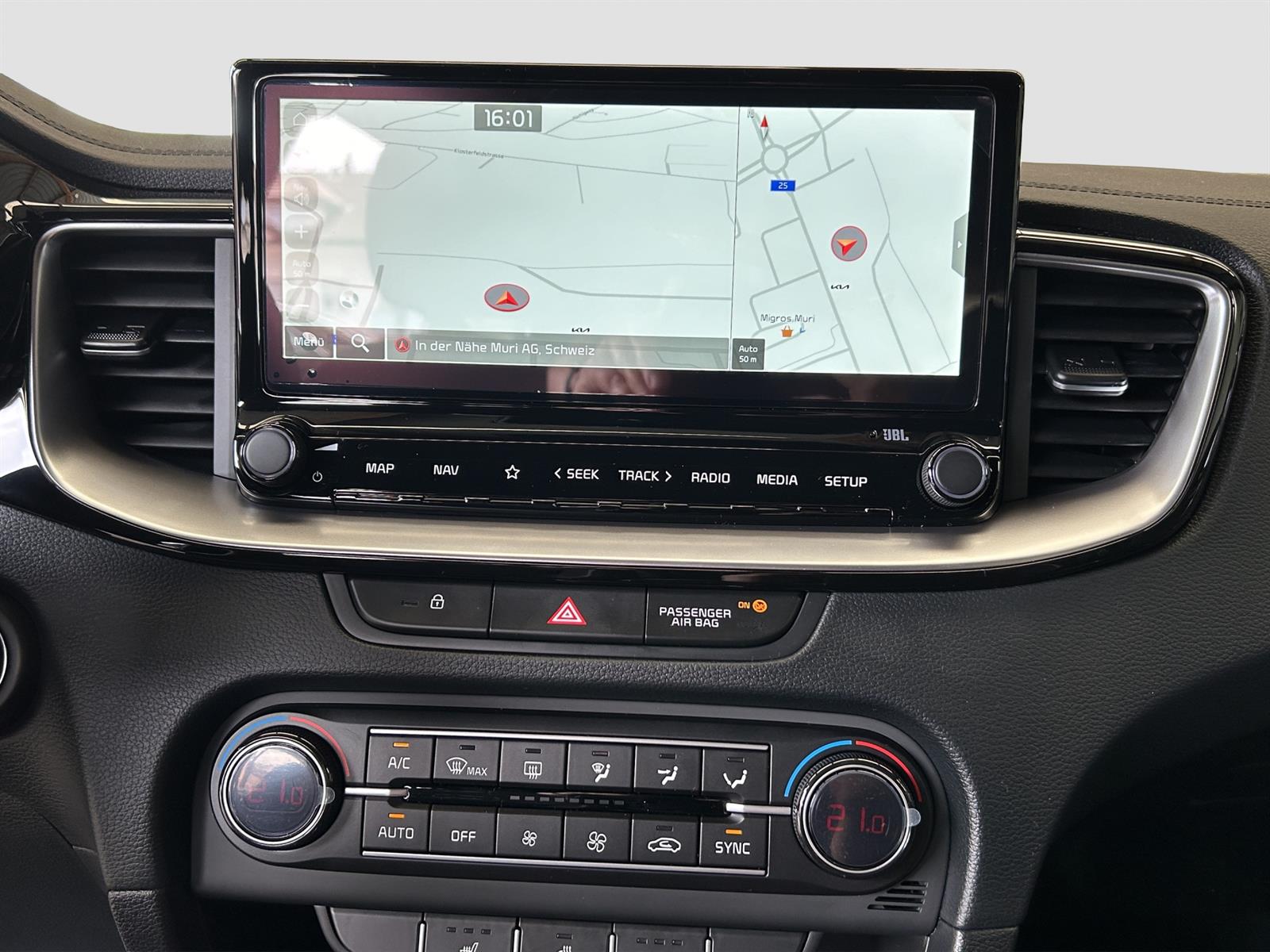 KIA Ceed SW 1.5 T-GDi MHEV GT-Line-image-11