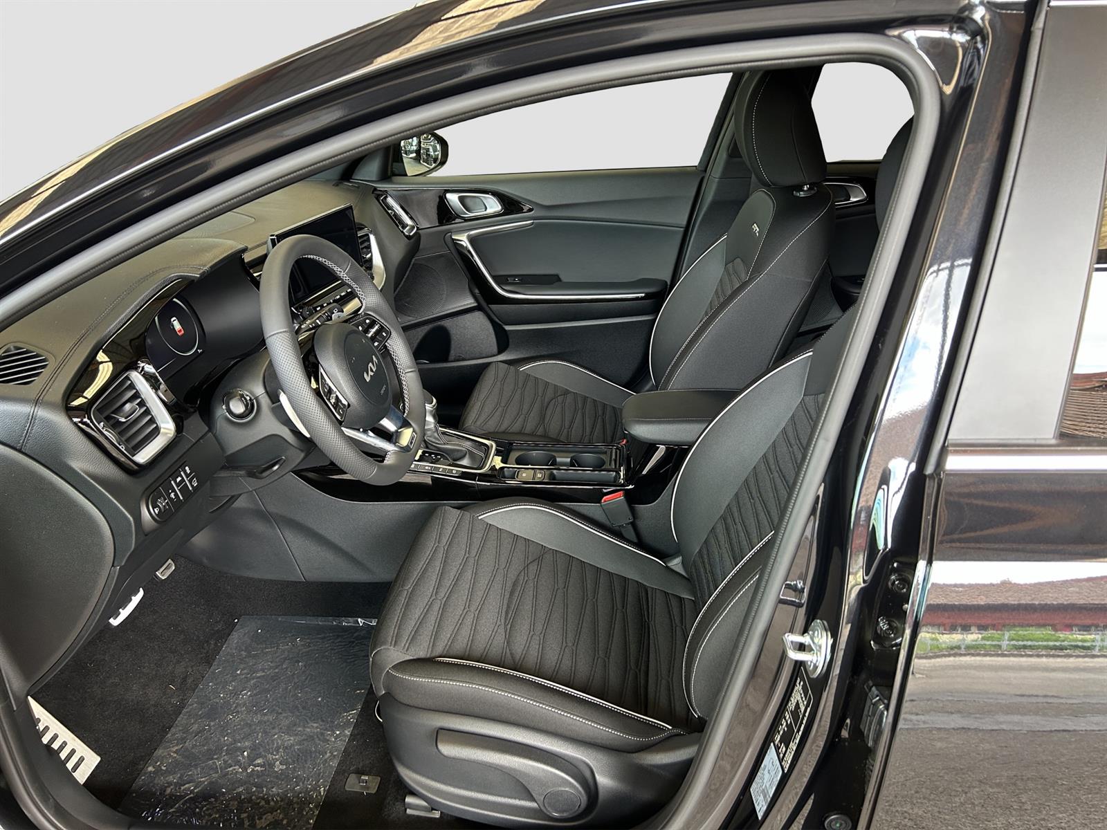 KIA Ceed SW 1.5 T-GDi MHEV GT-Line-image-6