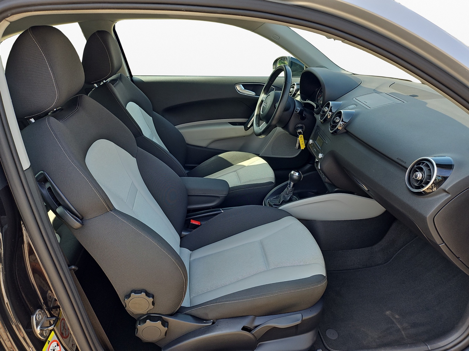AUDI A1 1.4 TFSI S-LINE-image-12