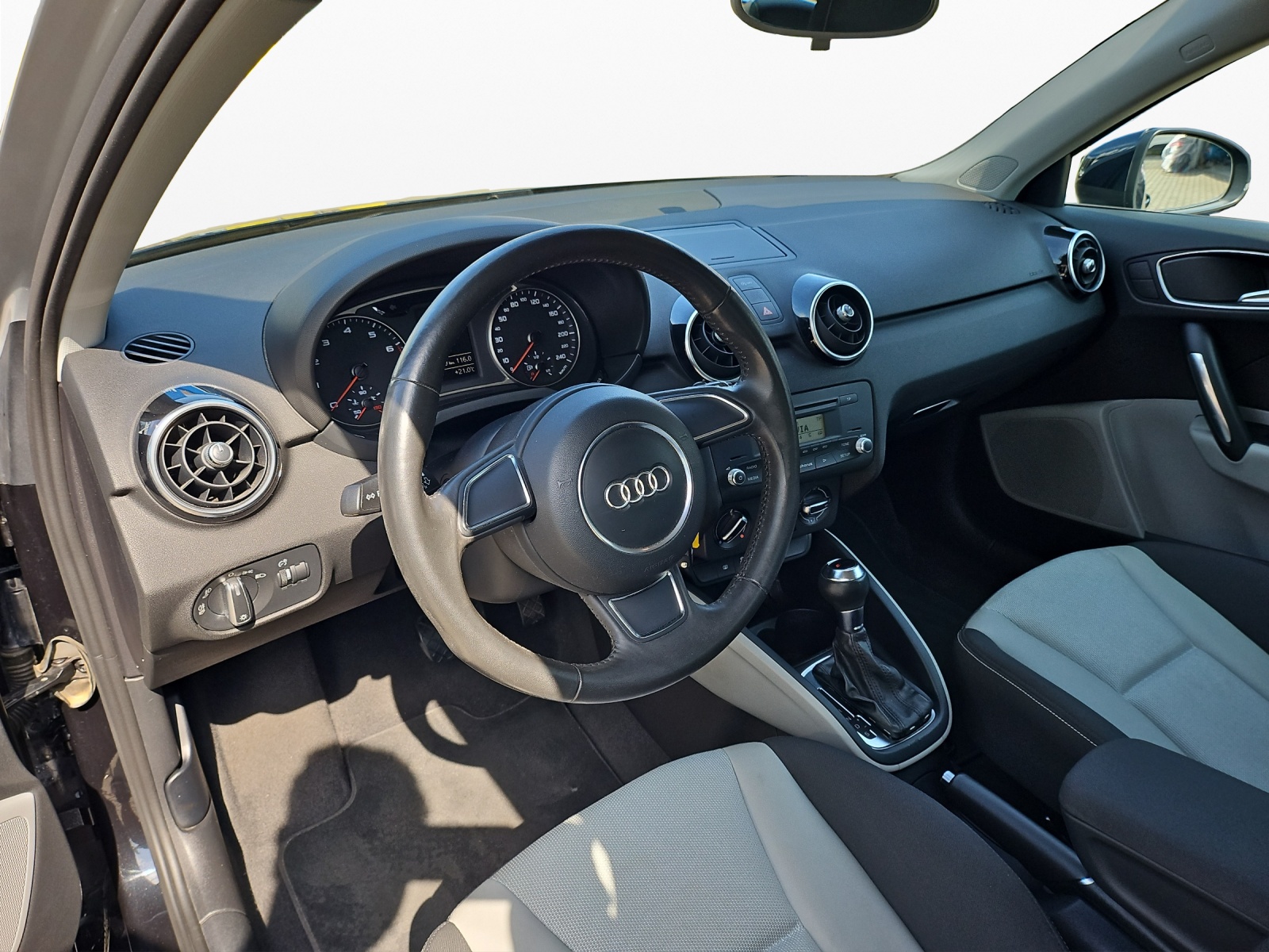 AUDI A1 1.4 TFSI S-LINE-image-10