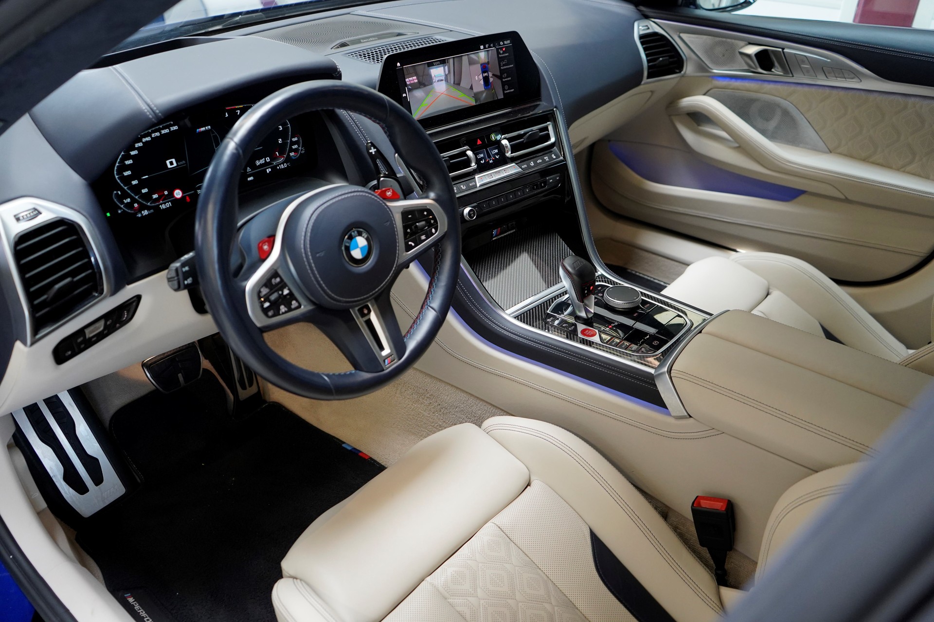 BMW M8 xDrive M Competition Steptronic-image-10