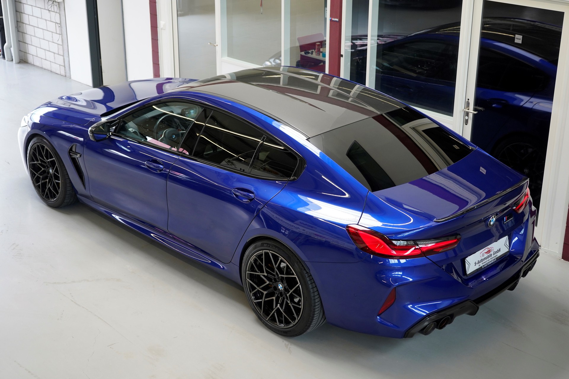 BMW M8 xDrive M Competition Steptronic-image-4