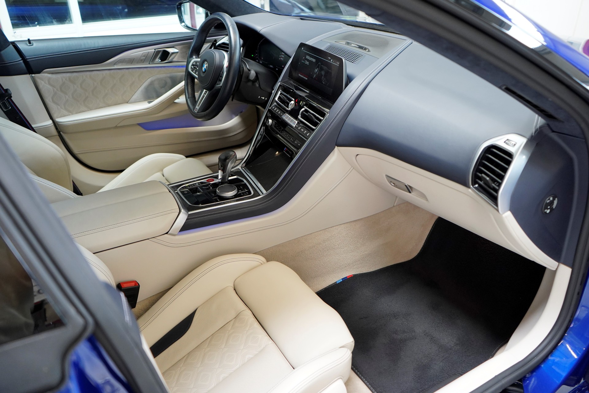 BMW M8 xDrive M Competition Steptronic-image-11