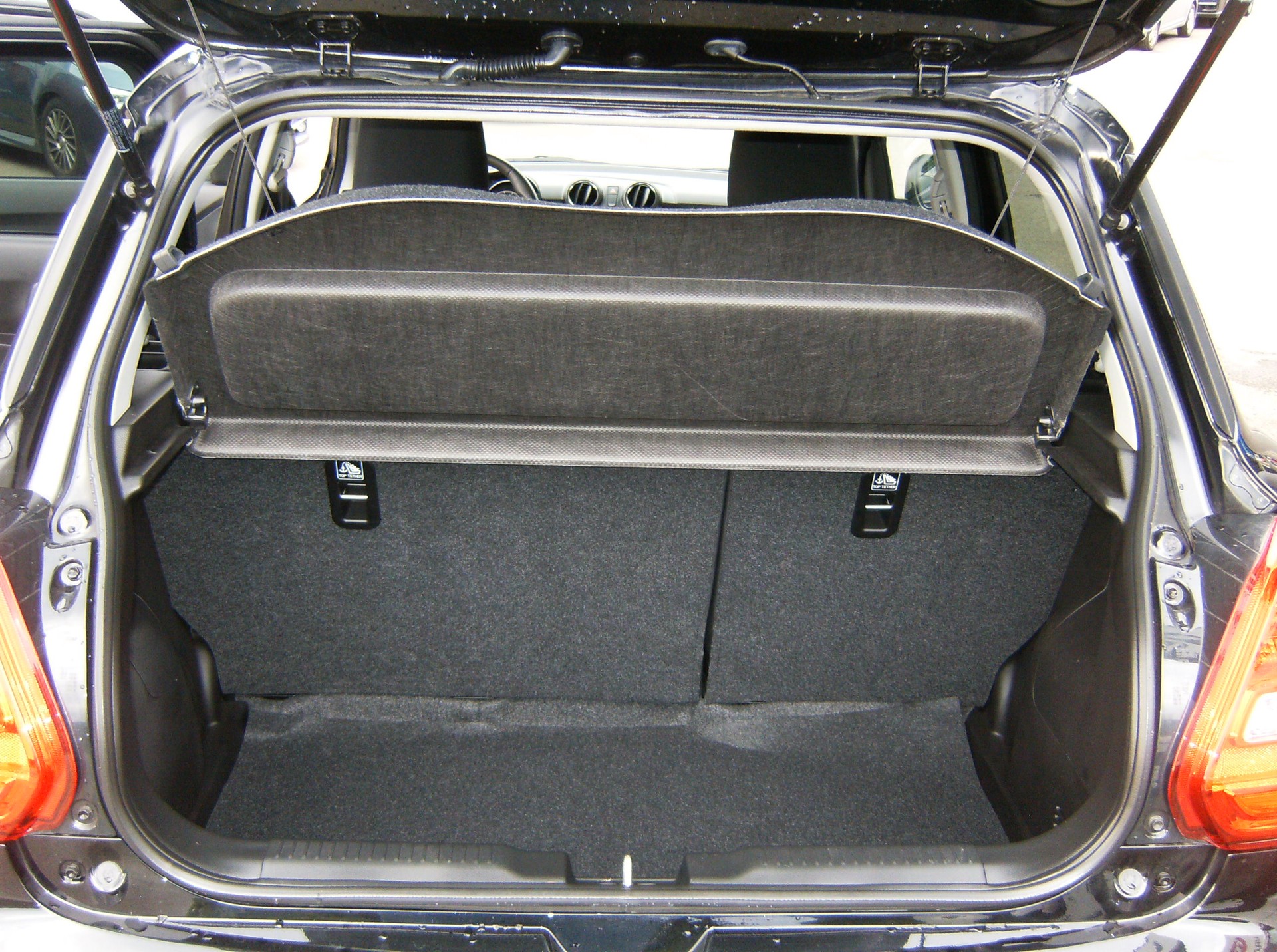 SUZUKI Swift 1.2 Compact + 4x4 Hybrid-image-9