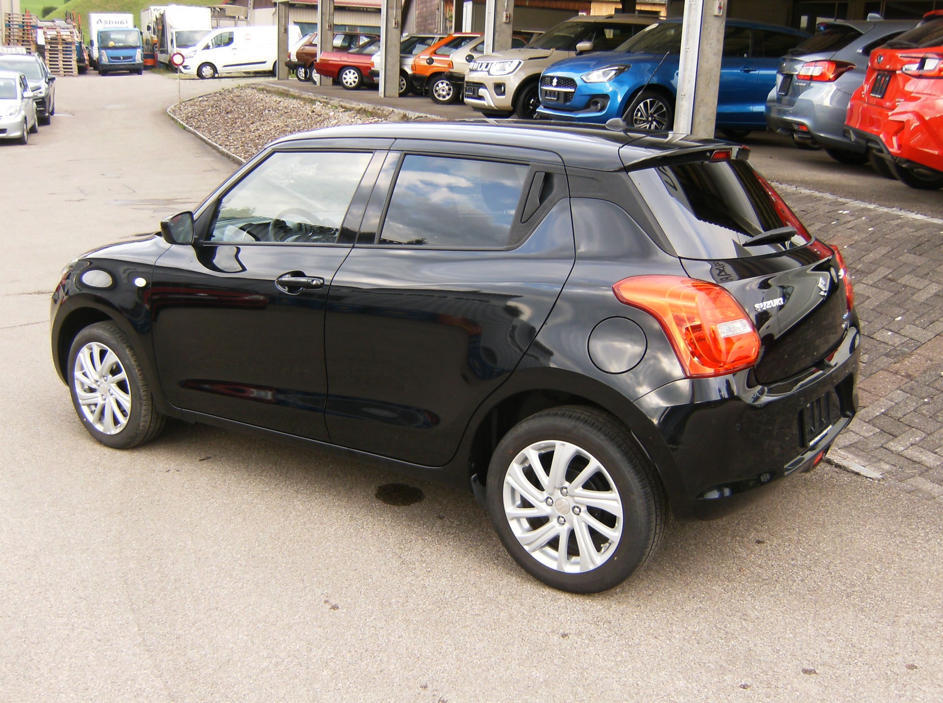 SUZUKI Swift 1.2 Compact + 4x4 Hybrid-showroom-element-2