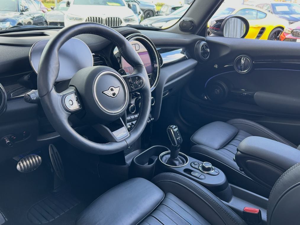 MINI Cooper John Cooper Works Cabriolet Steptronic-image-5