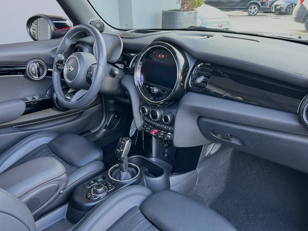 MINI Cooper John Cooper Works Cabriolet Steptronic-image-11