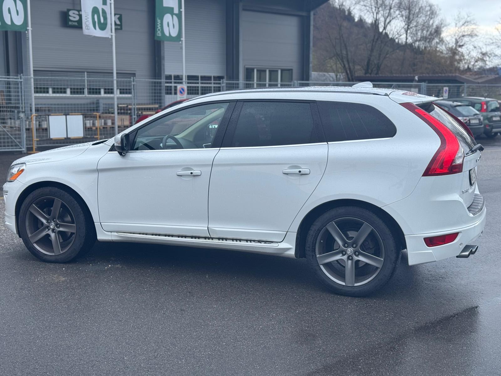 VOLVO XC60 D5 AWD Kinetic Geartronic-image-3