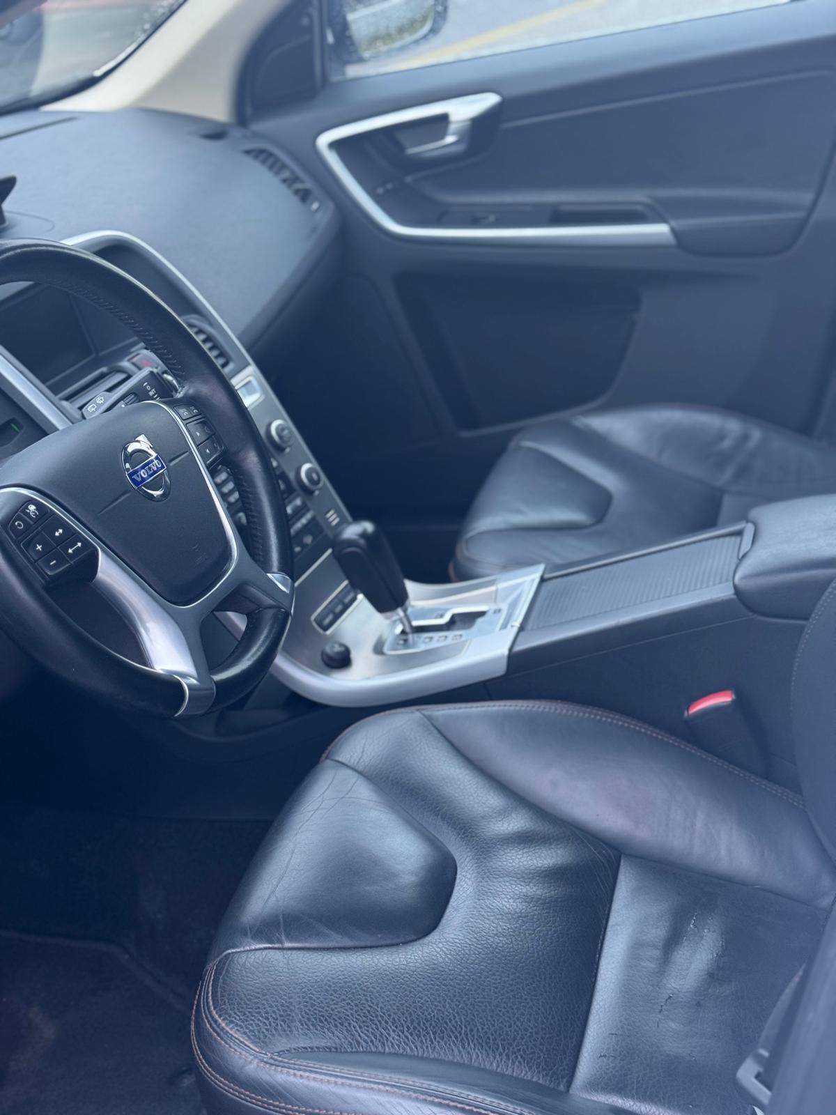 VOLVO XC60 D5 AWD Kinetic Geartronic-image-6