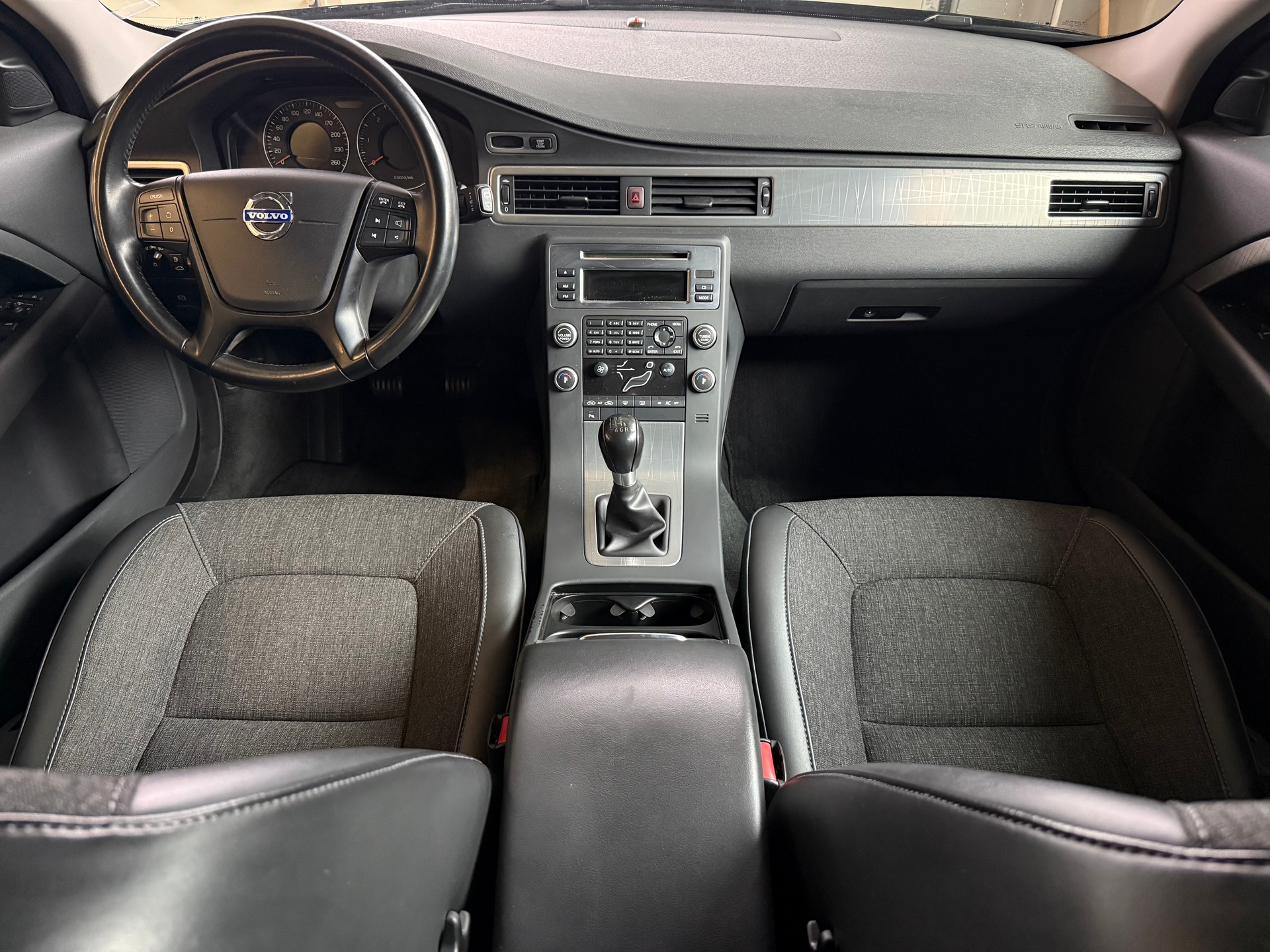 VOLVO XC70 D5 Kinetic-image-11