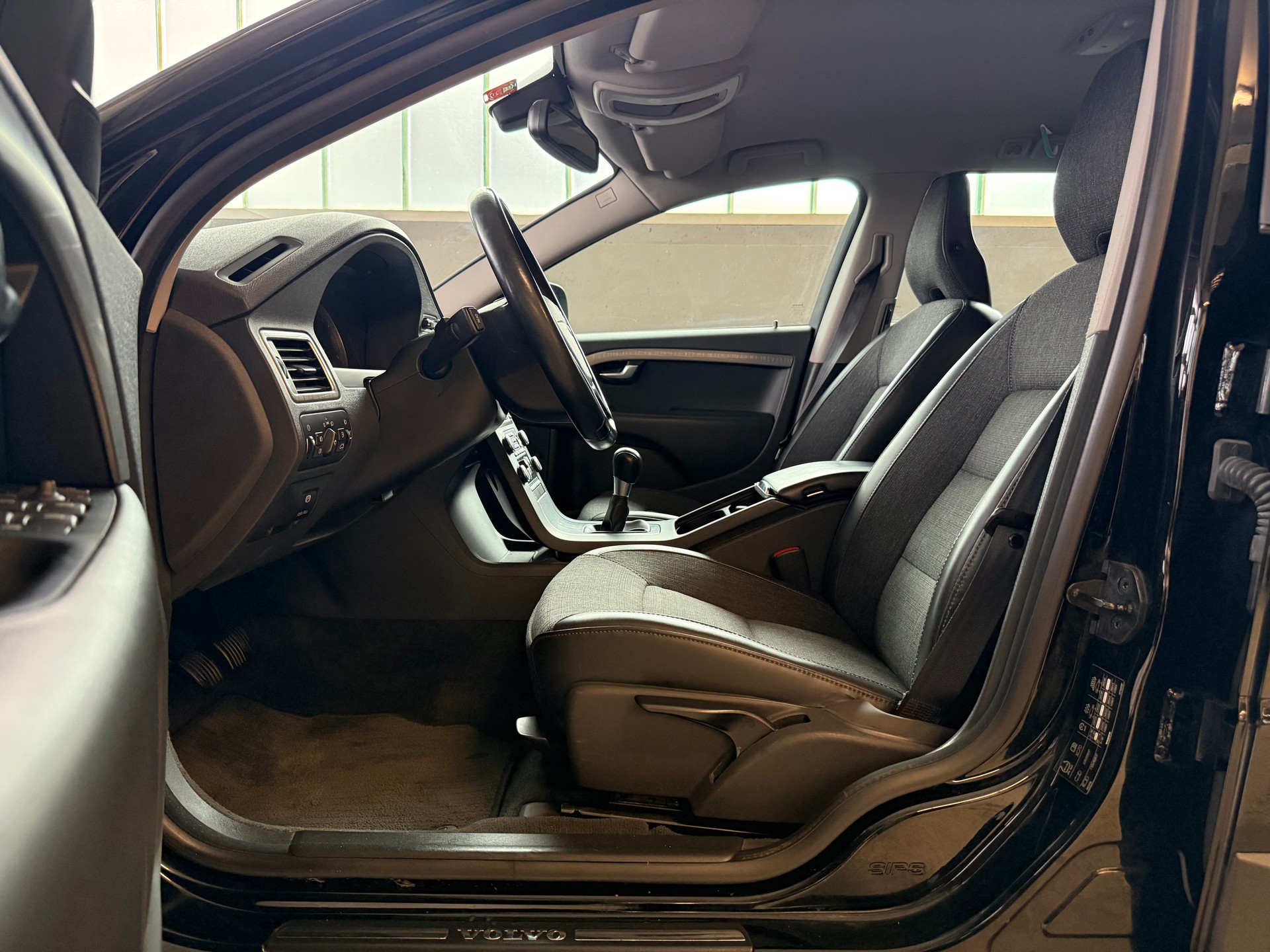 VOLVO XC70 D5 Kinetic-image-8
