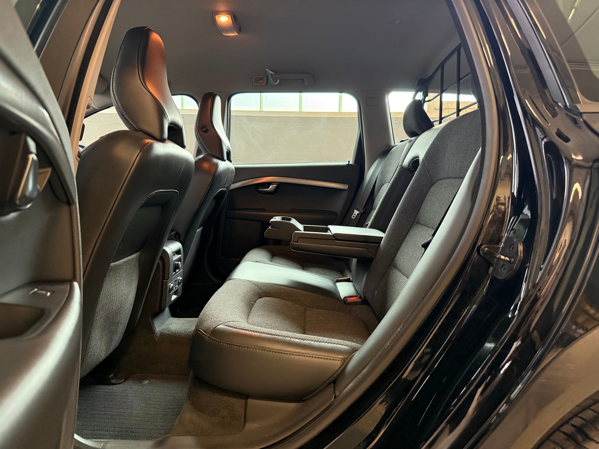 VOLVO XC70 D5 Kinetic-image-9