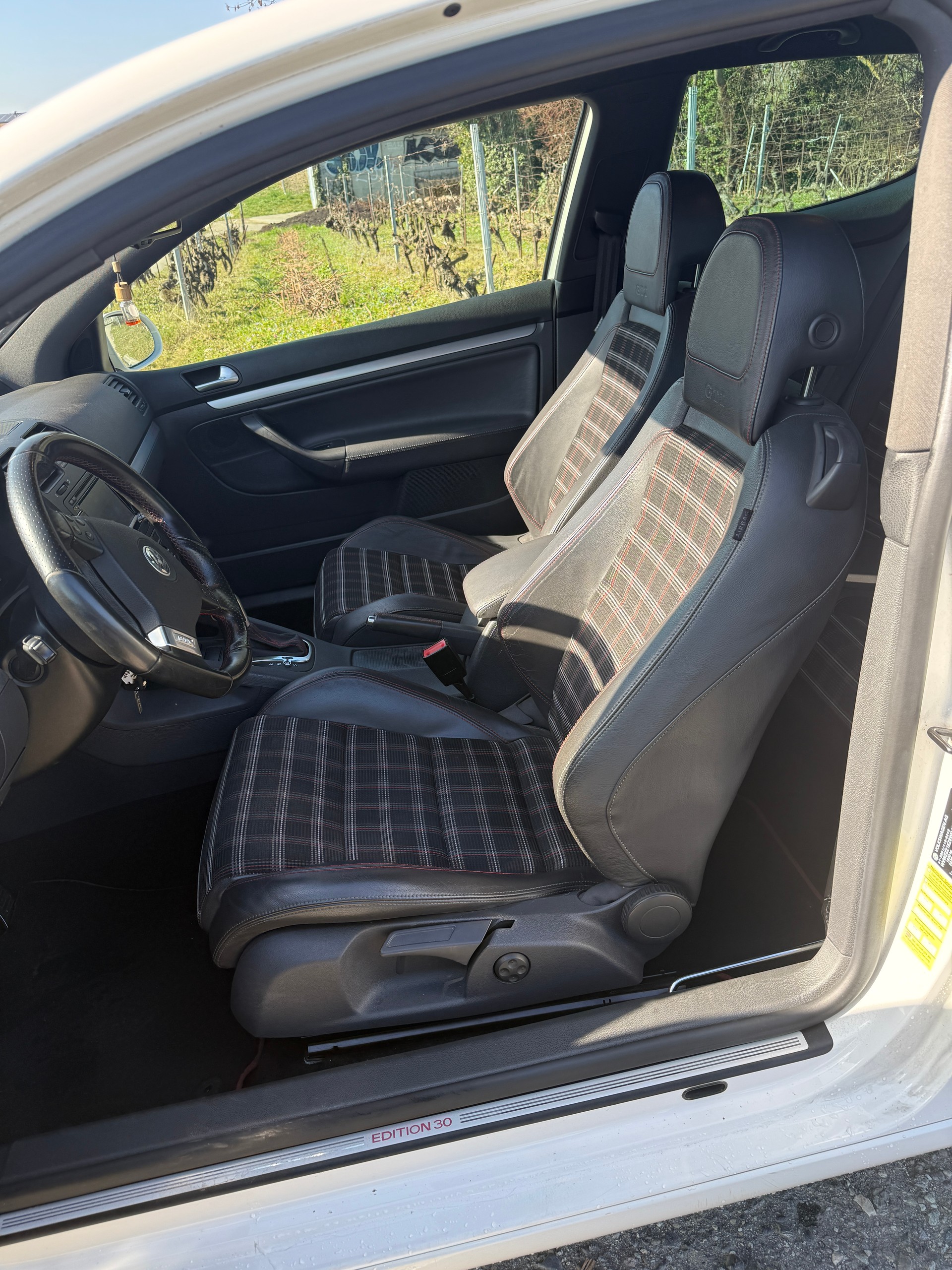 VW Golf 2.0 TFSI GTI Edition 30 DSG-image-7