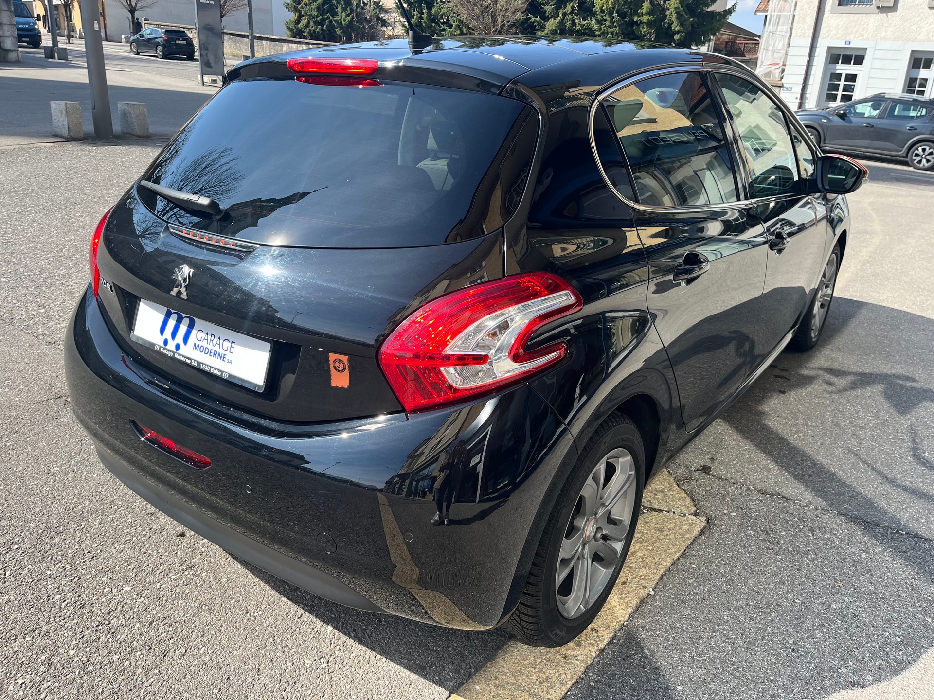 PEUGEOT 208 1.2 PureTech Access-image-4