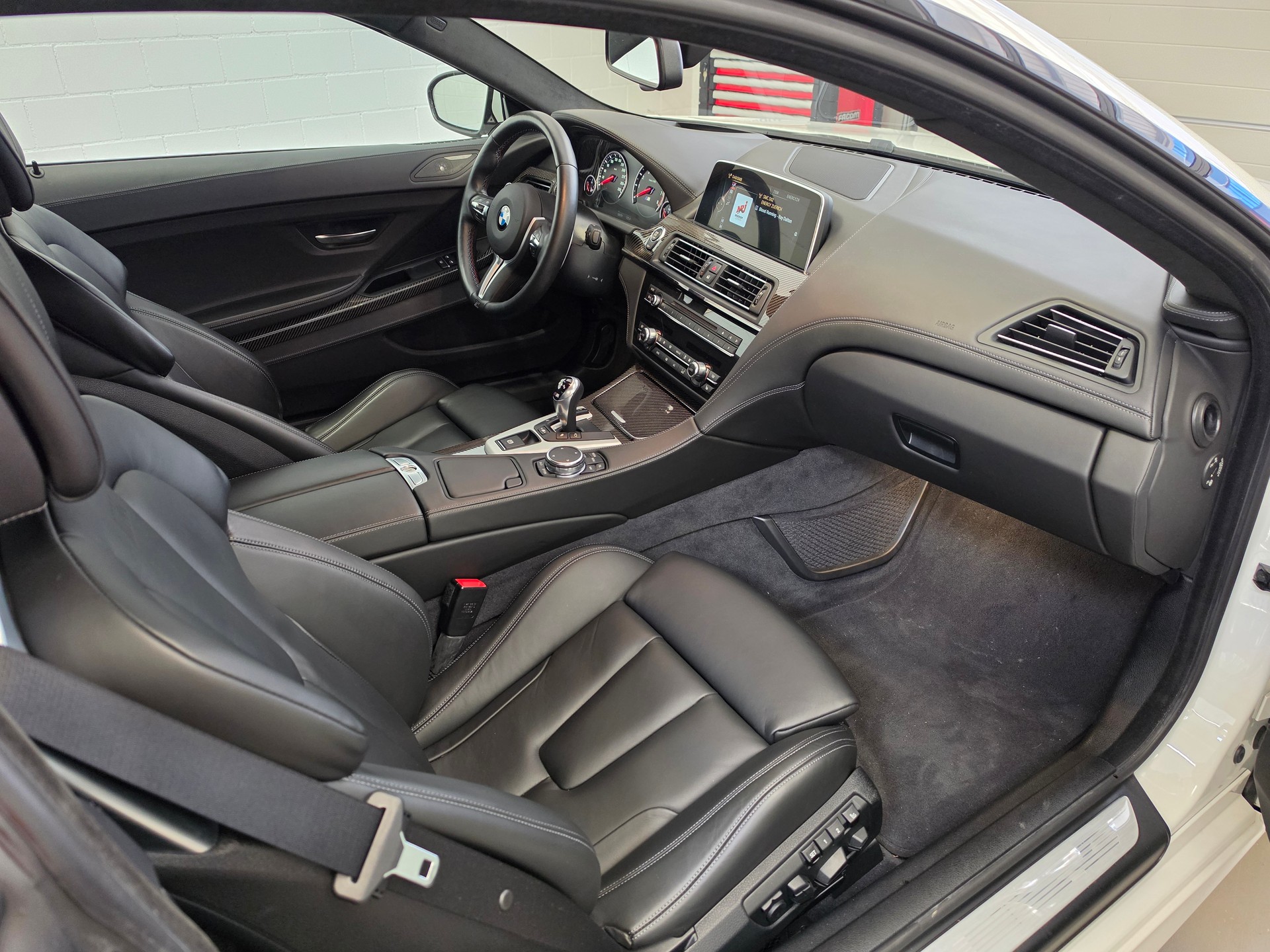 BMW M6 Coupé Drivelogic aus 1.Hand mit nur 19'900 Km-image-17