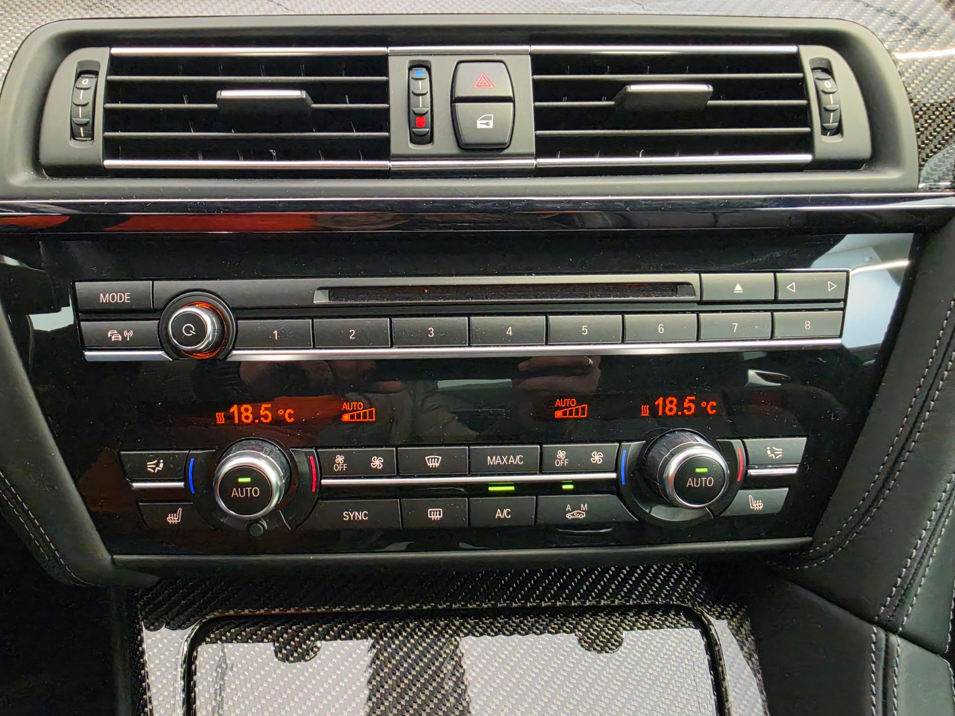 BMW M6 Coupé Drivelogic aus 1.Hand mit nur 19'900 Km-image-11
