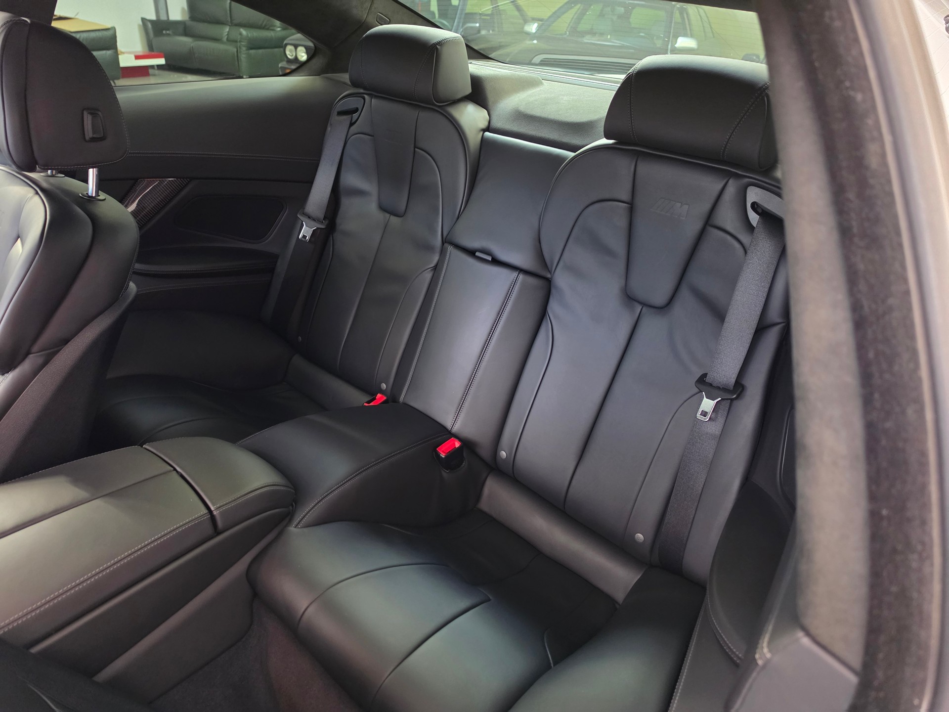 BMW M6 Coupé Drivelogic aus 1.Hand mit nur 19'900 Km-image-4