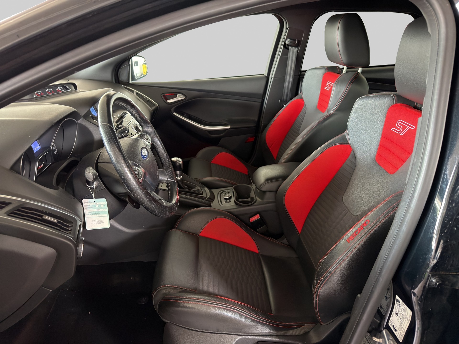 FORD Focus 2.0 SCTi ST-2-image-7