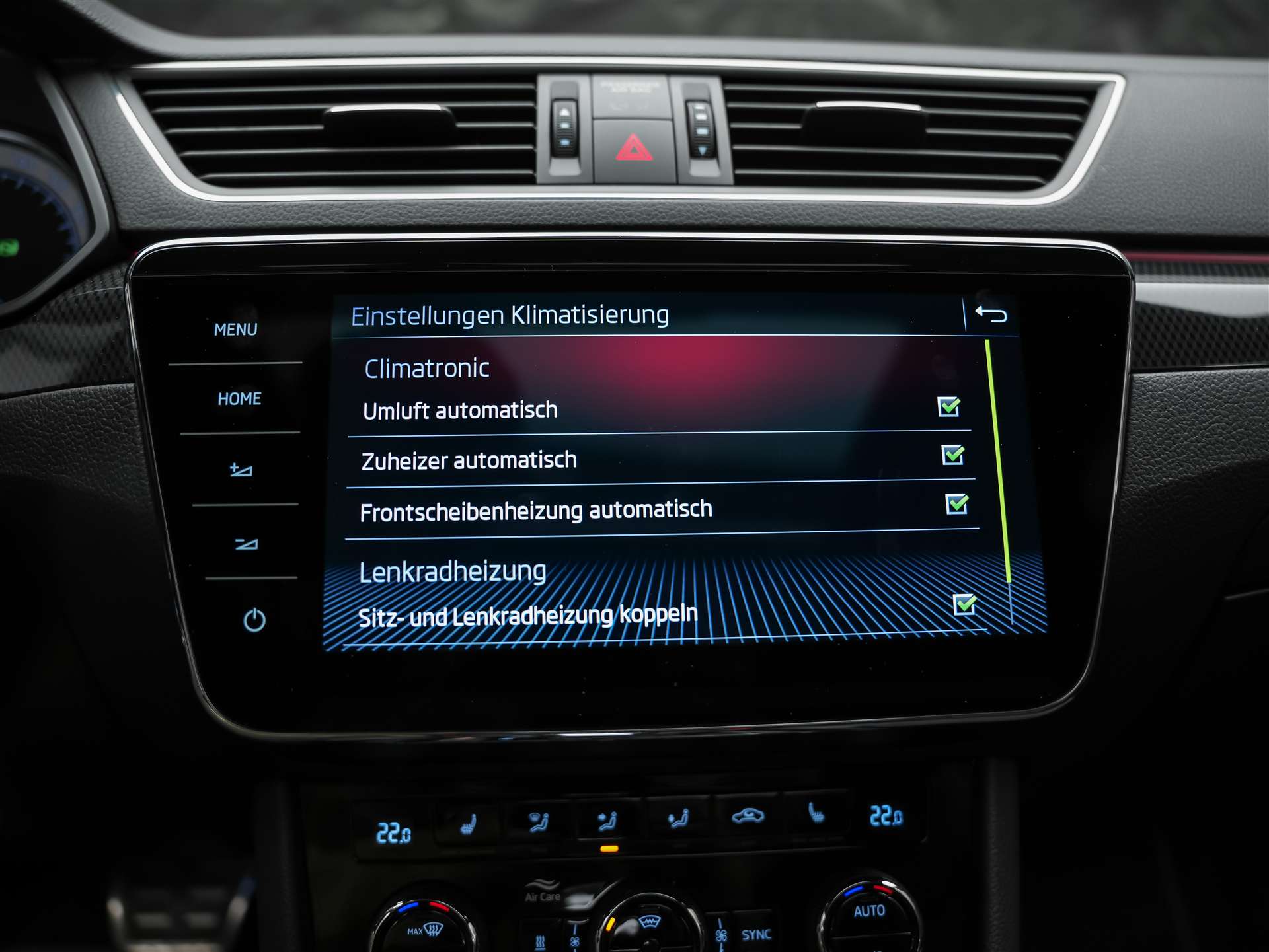 SKODA Superb Combi 2.0 TSI SportLine+ DSG 4x4 *CH-Auto*Panorama*ACC*-image-41