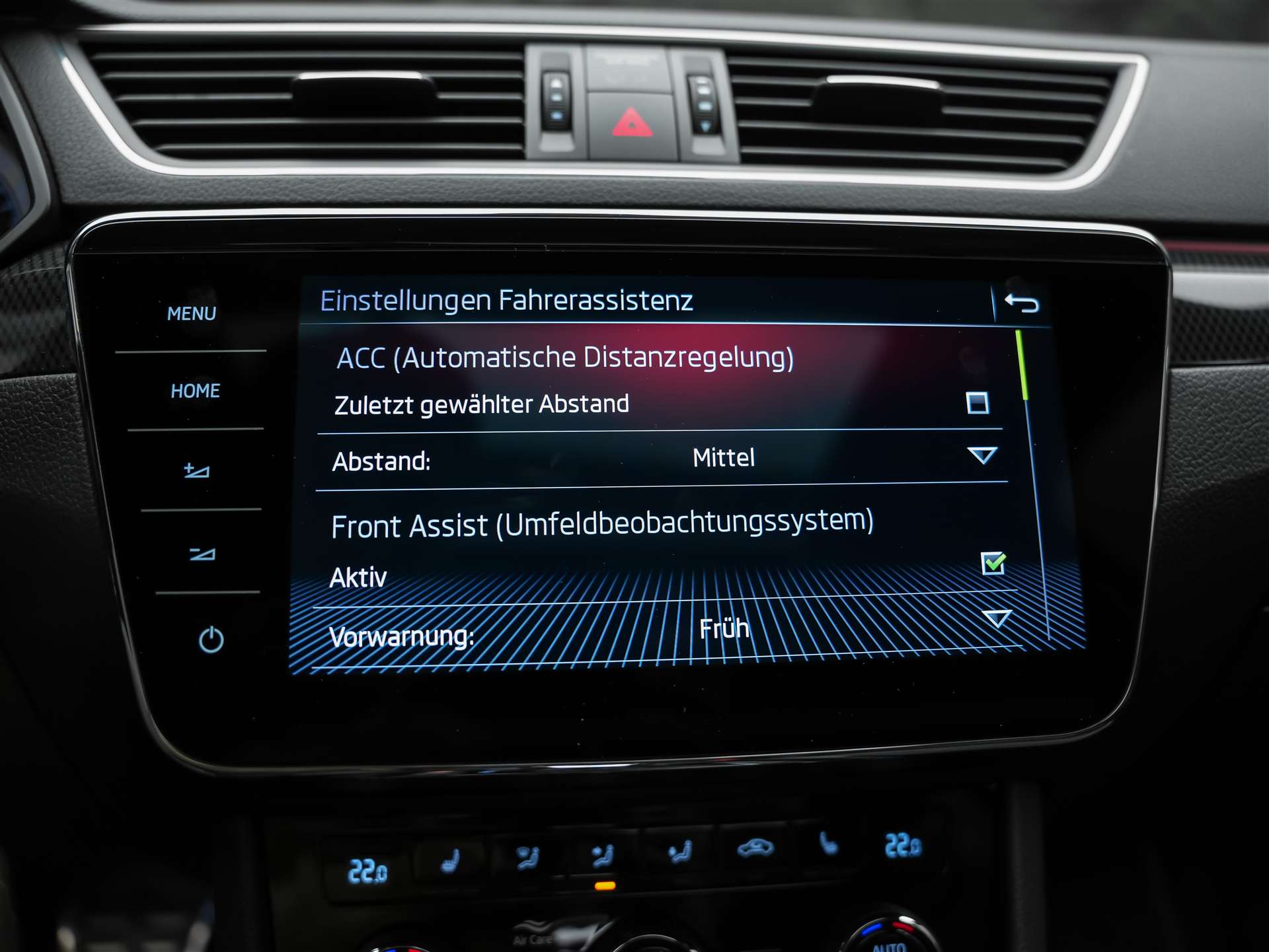 SKODA Superb Combi 2.0 TSI SportLine+ DSG 4x4 *CH-Auto*Panorama*ACC*-image-35