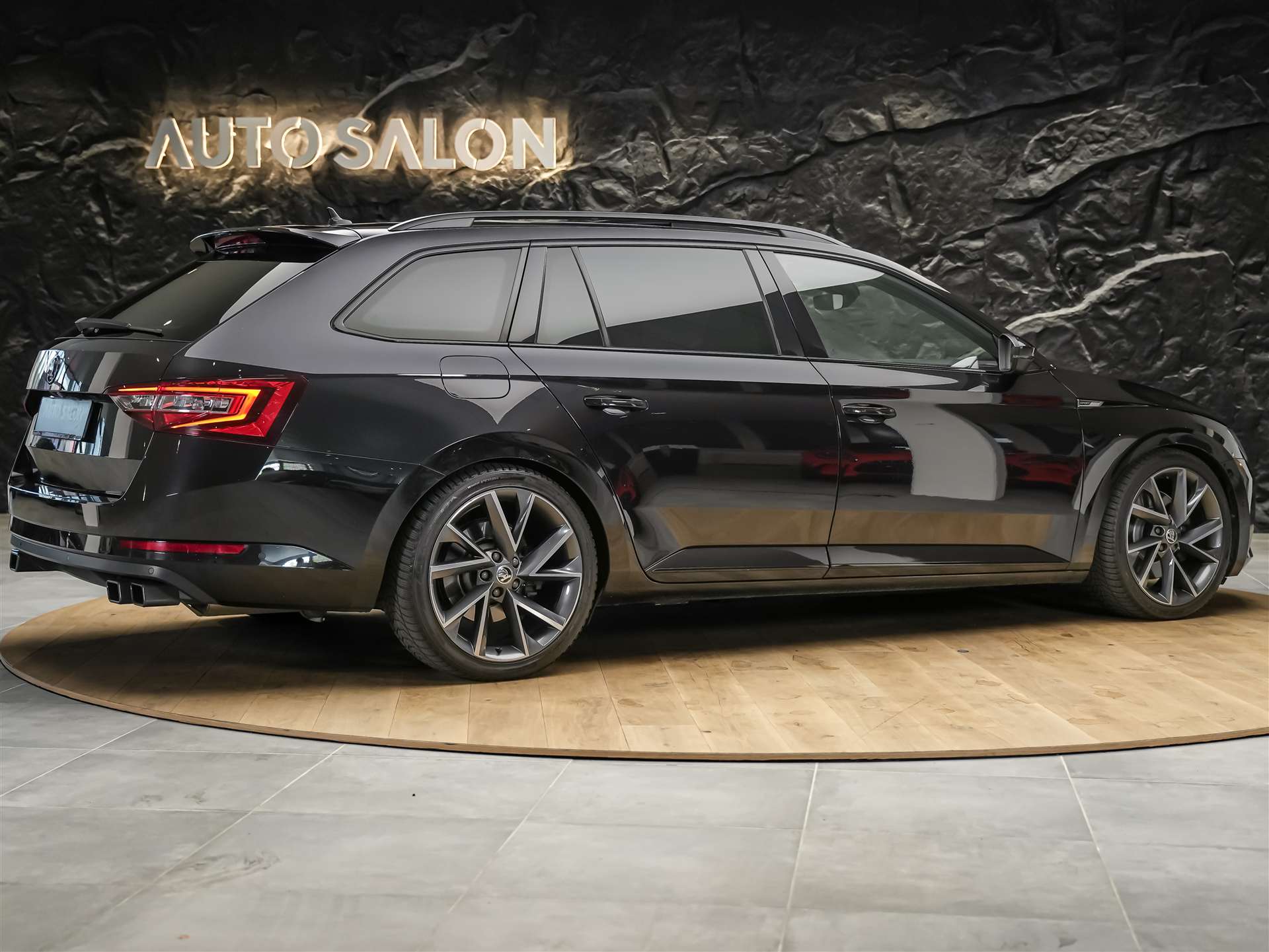 SKODA Superb Combi 2.0 TSI SportLine+ DSG 4x4 *CH-Auto*Panorama*ACC*-image-5