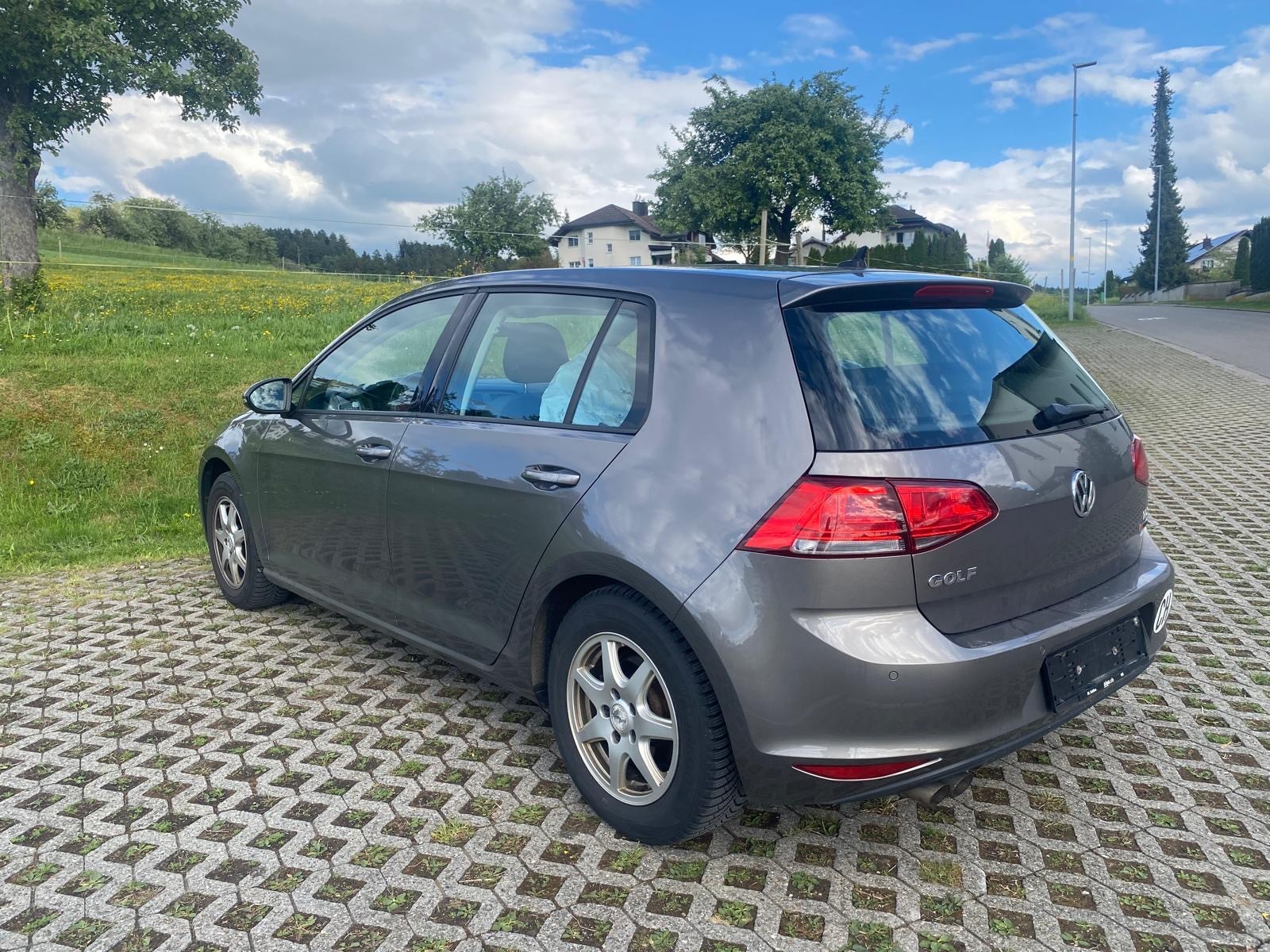 VW Golf 1.6 TDI Comfortline Start 4Motion-image-2