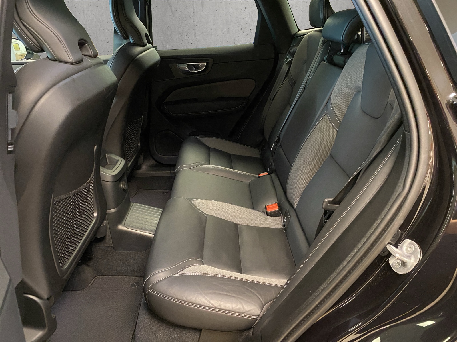 VOLVO XC60 T8 eAWD PluginHybrid Plus Dark Geartronic-image-12