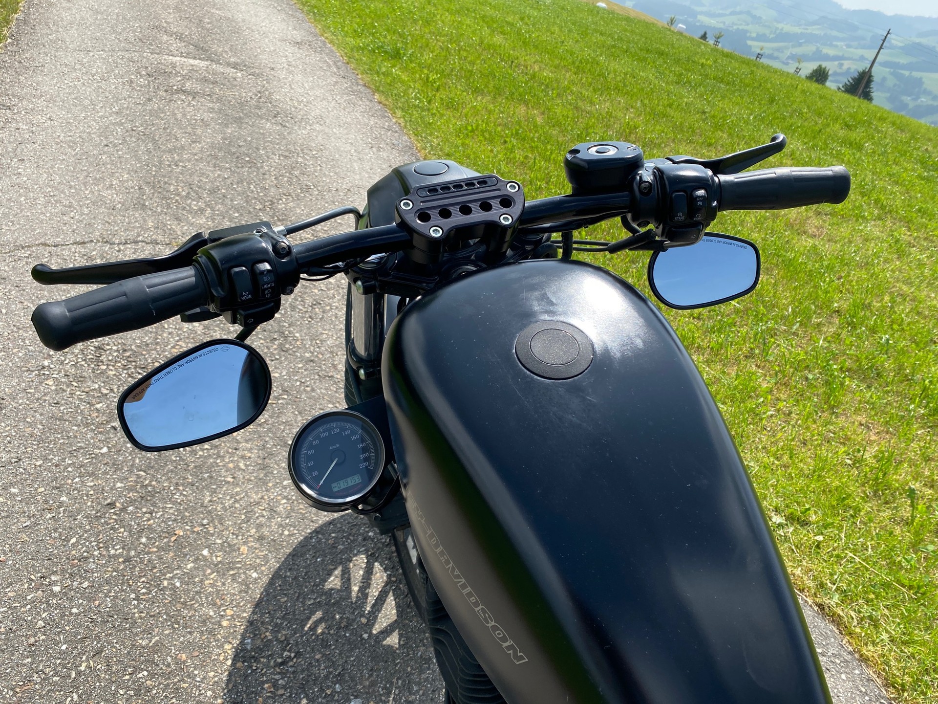 HARLEY-DAVIDSON XL 883N-image-4