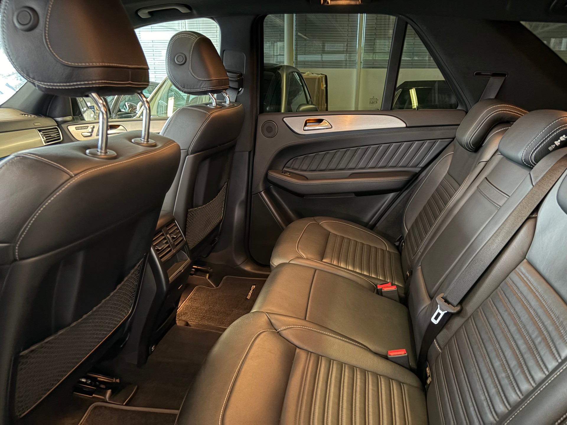 MERCEDES-BENZ GLE 350 d AMG Line Executive 4Matic 9G-Tronic | CH | Night | Panorama | Comand | AHK | Airmatic |-image-33
