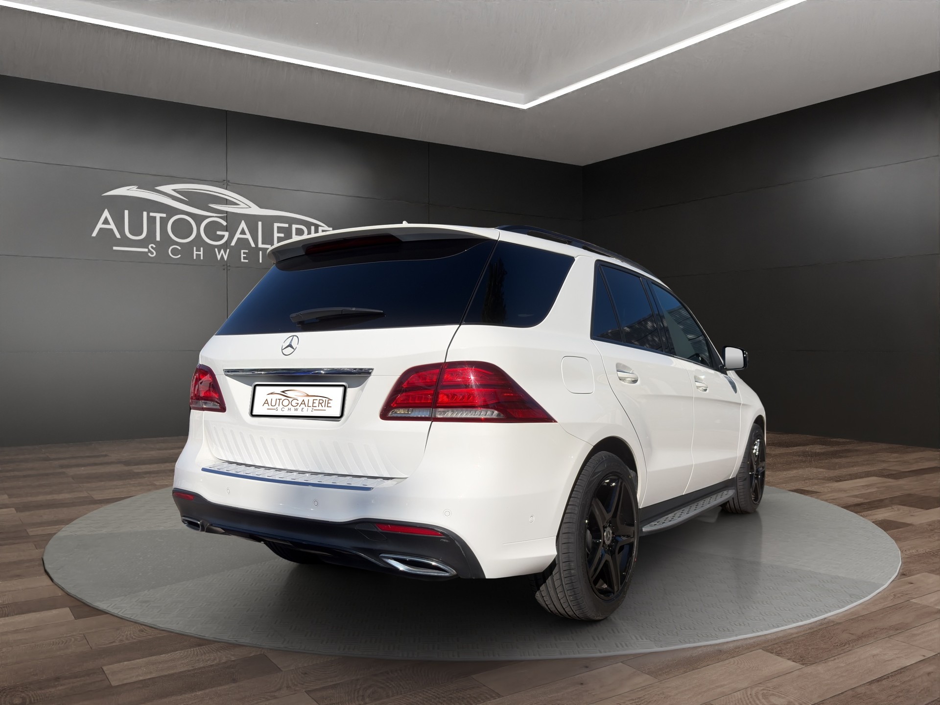 MERCEDES-BENZ GLE 350 d AMG Line Executive 4Matic 9G-Tronic | CH | Night | Panorama | Comand | AHK | Airmatic |-image-4