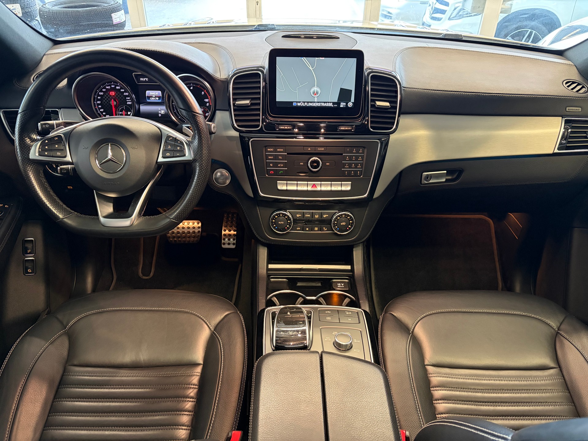 MERCEDES-BENZ GLE 350 d AMG Line Executive 4Matic 9G-Tronic | CH | Night | Panorama | Comand | AHK | Airmatic |-image-25