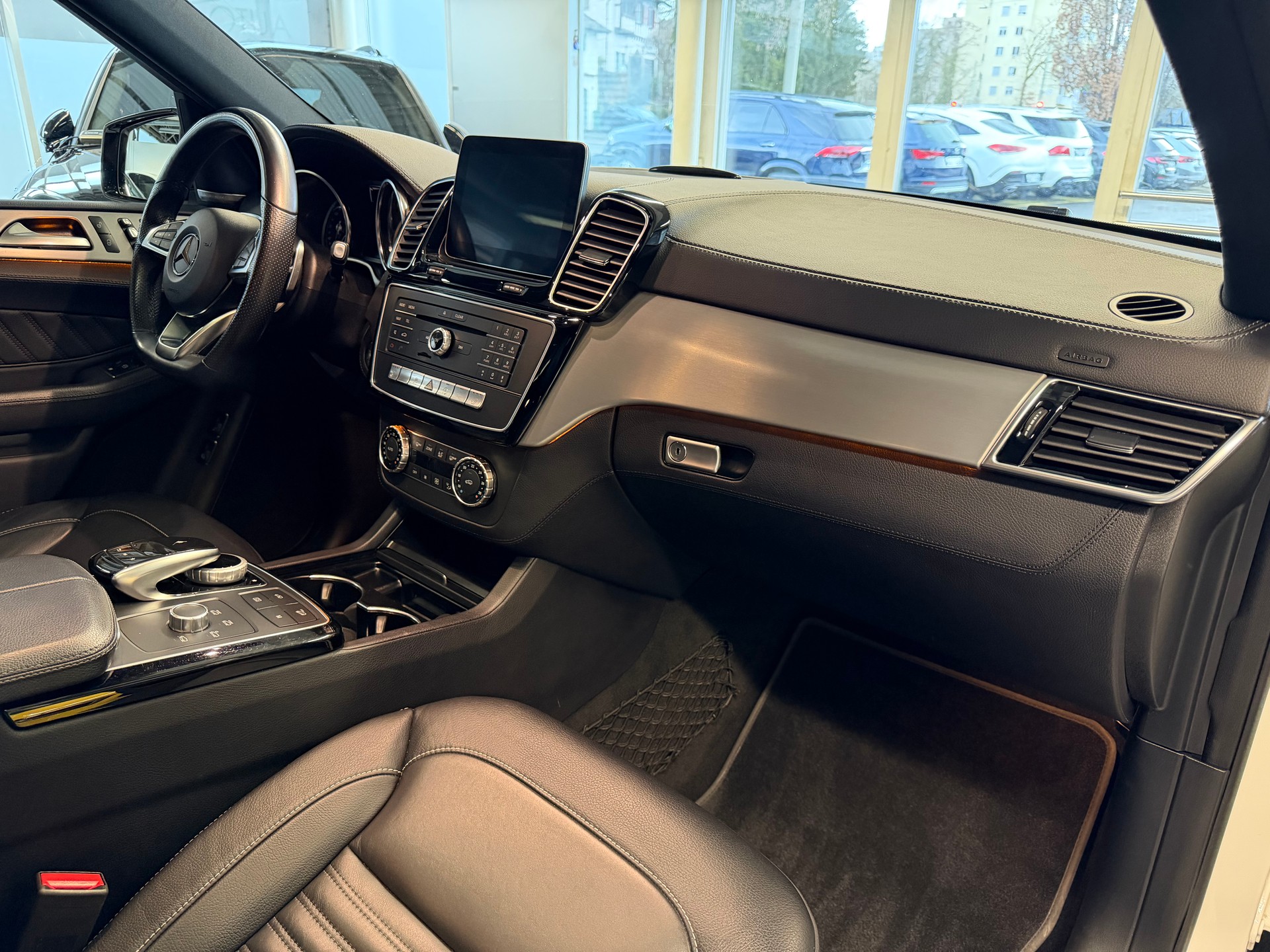 MERCEDES-BENZ GLE 350 d AMG Line Executive 4Matic 9G-Tronic | CH | Night | Panorama | Comand | AHK | Airmatic |-image-21