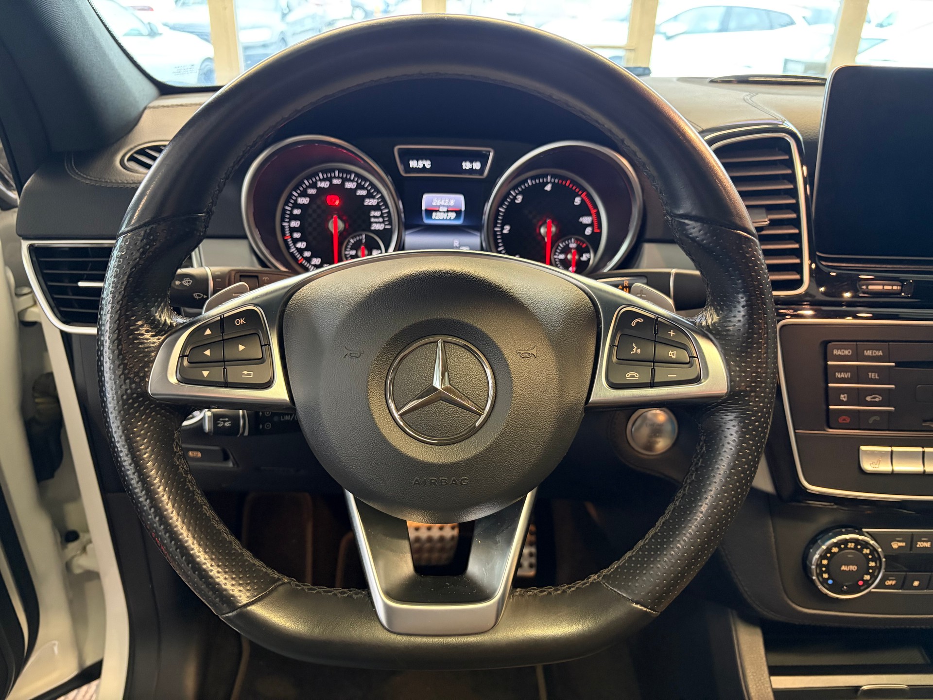 MERCEDES-BENZ GLE 350 d AMG Line Executive 4Matic 9G-Tronic | CH | Night | Panorama | Comand | AHK | Airmatic |-image-30