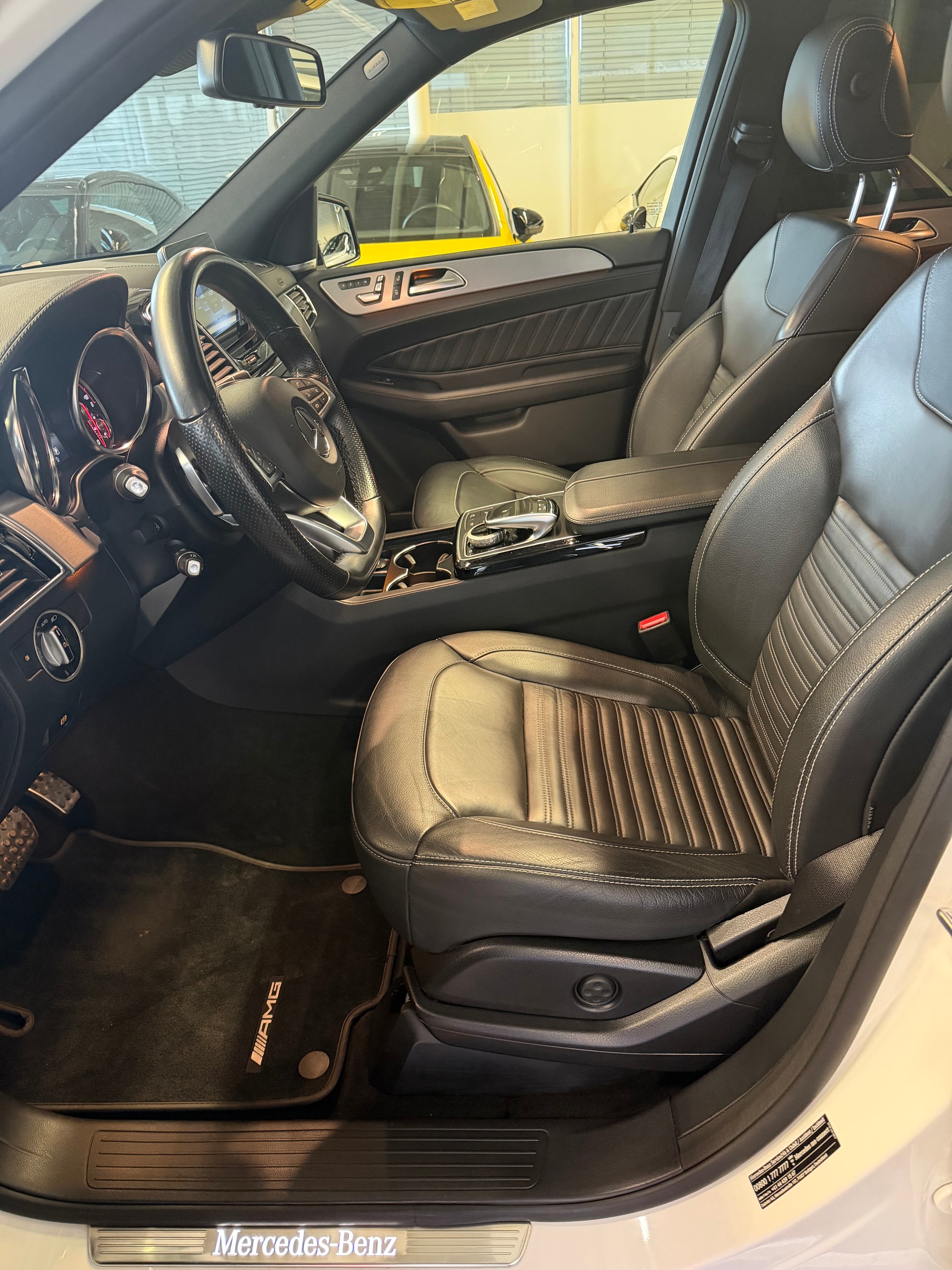 MERCEDES-BENZ GLE 350 d AMG Line Executive 4Matic 9G-Tronic | CH | Night | Panorama | Comand | AHK | Airmatic |-image-9