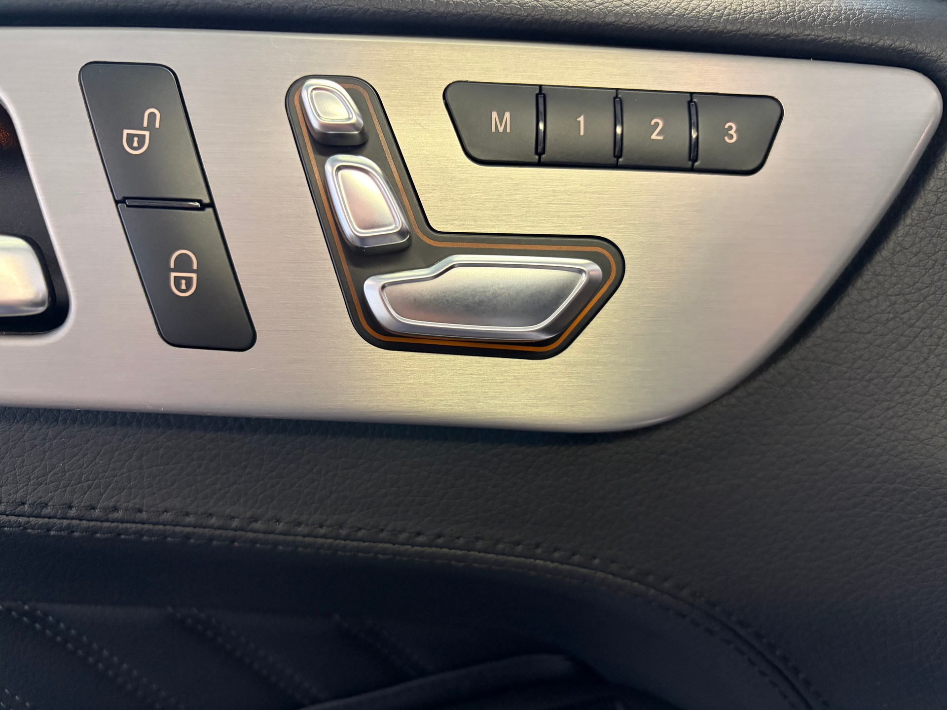 MERCEDES-BENZ GLE 350 d AMG Line Executive 4Matic 9G-Tronic | CH | Night | Panorama | Comand | AHK | Airmatic |-image-32