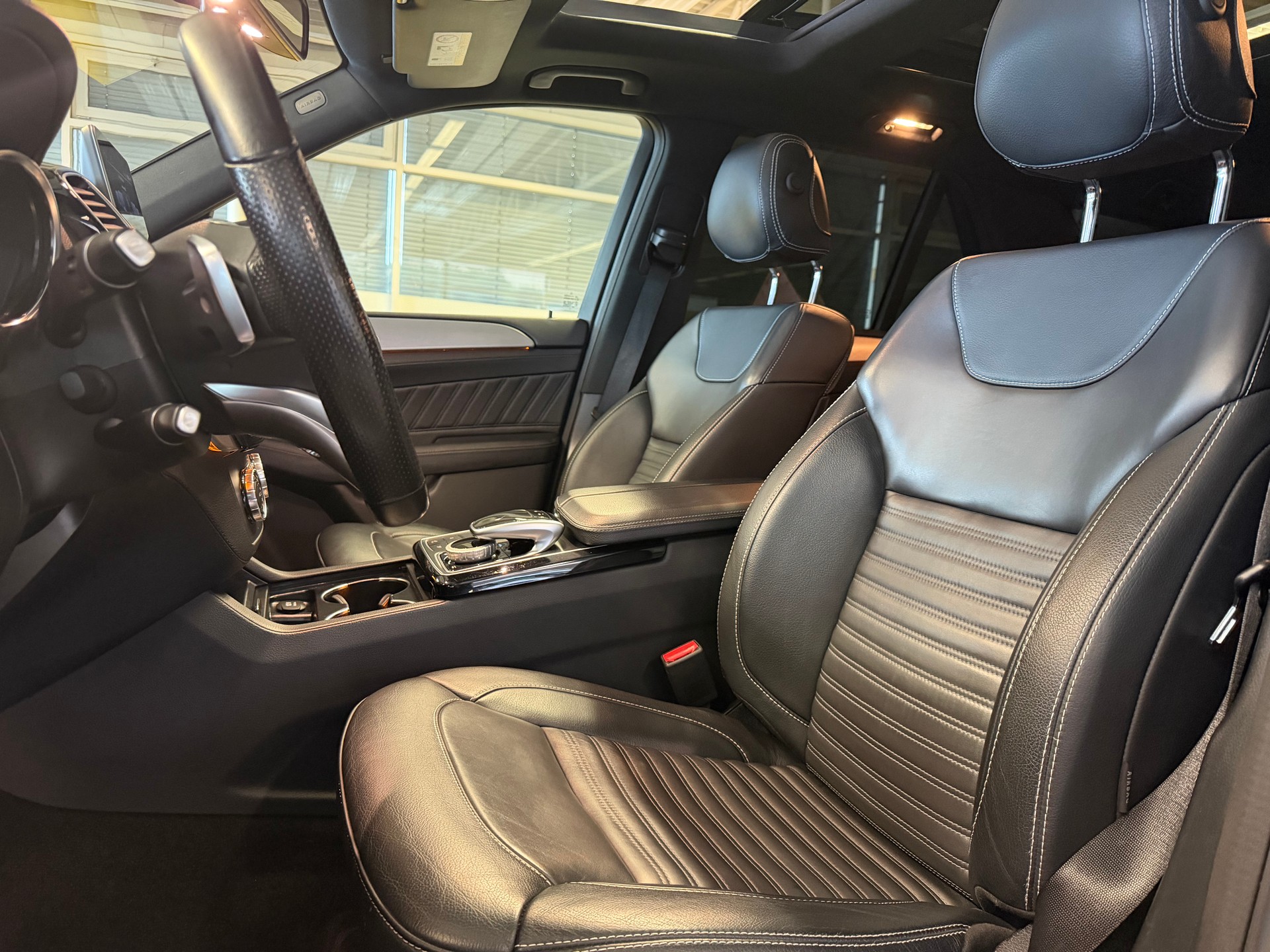 MERCEDES-BENZ GLE 350 d AMG Line Executive 4Matic 9G-Tronic | CH | Night | Panorama | Comand | AHK | Airmatic |-image-8