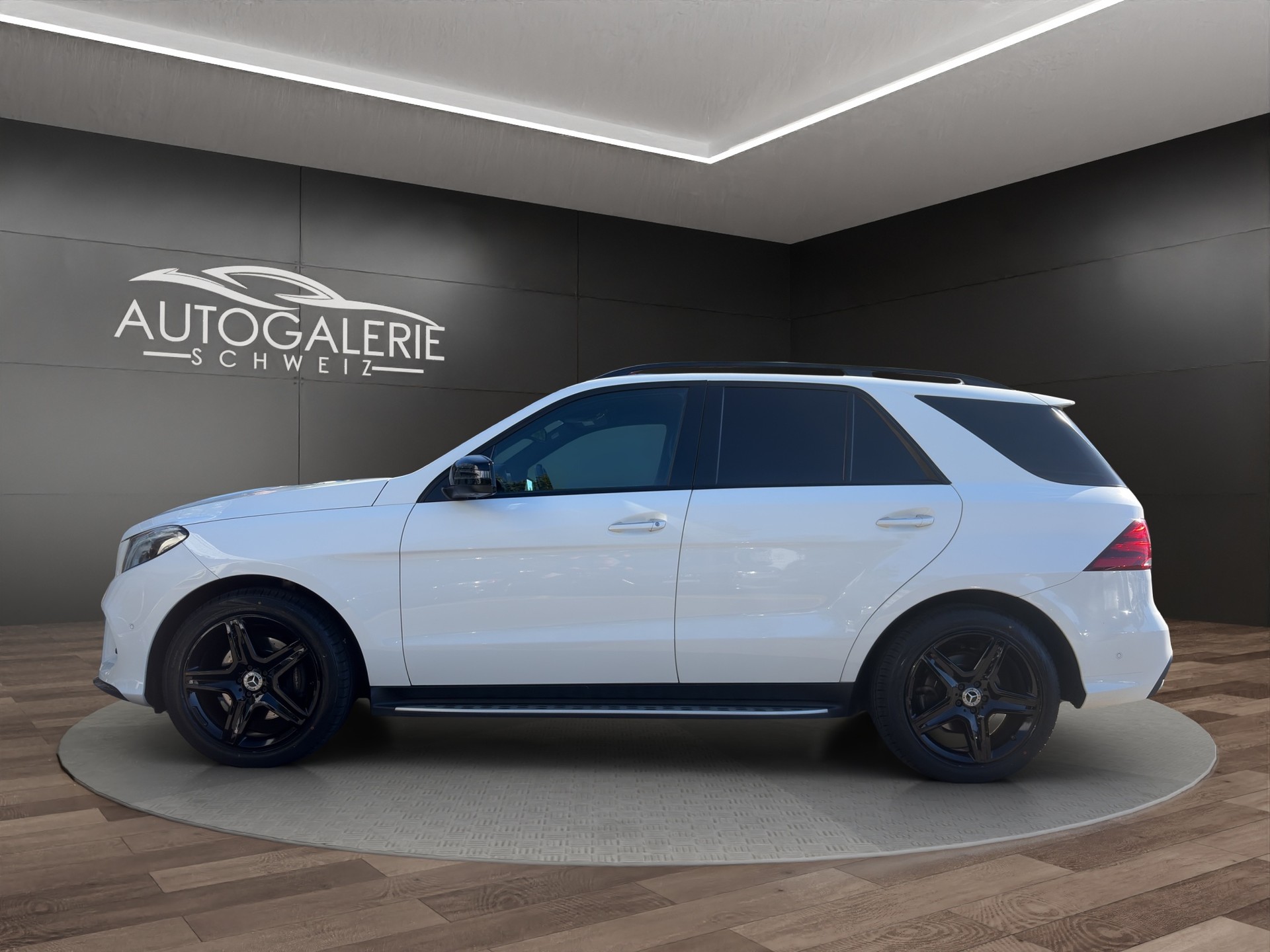 MERCEDES-BENZ GLE 350 d AMG Line Executive 4Matic 9G-Tronic | CH | Night | Panorama | Comand | AHK | Airmatic |-image-1