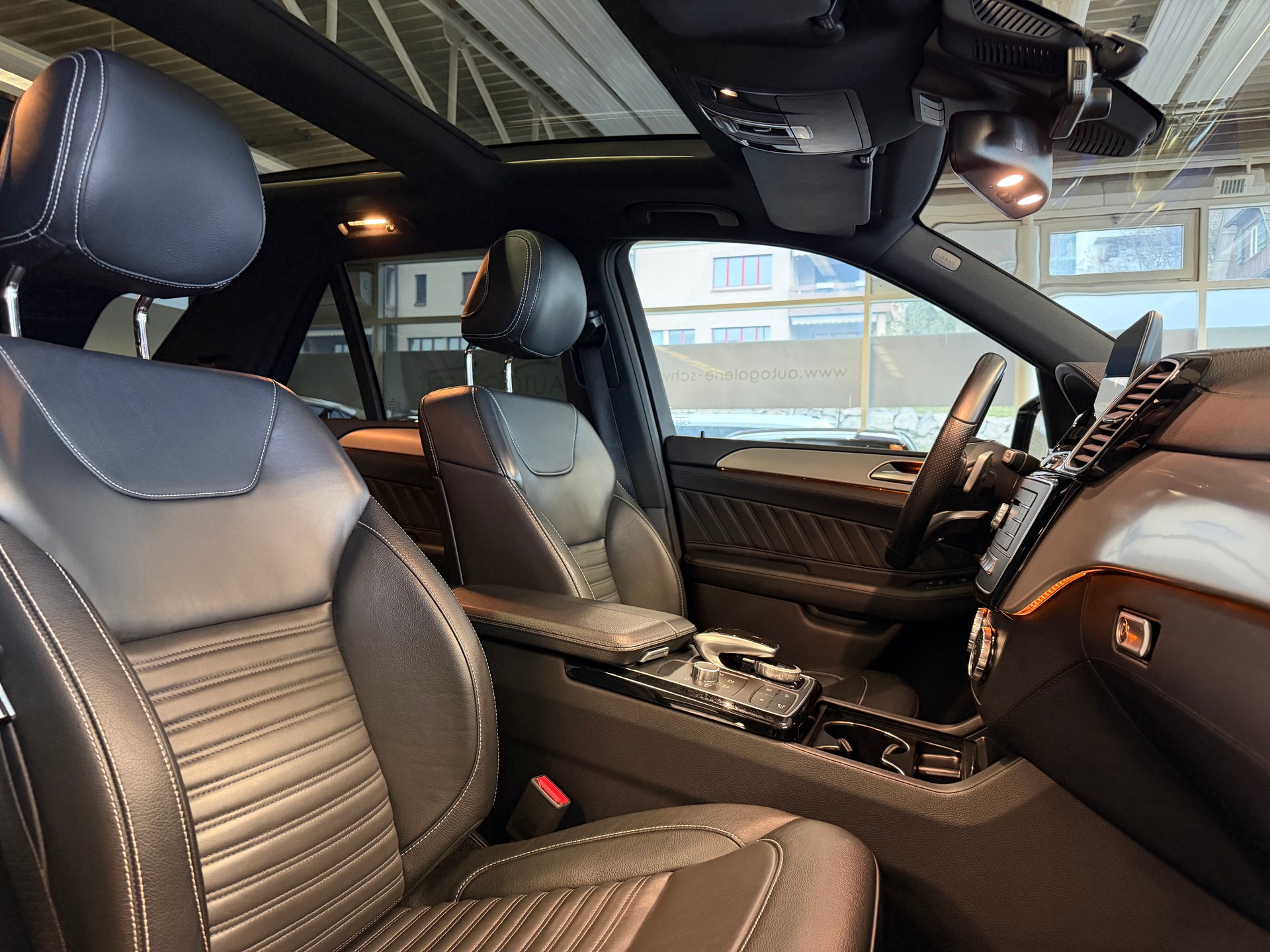 MERCEDES-BENZ GLE 350 d AMG Line Executive 4Matic 9G-Tronic | CH | Night | Panorama | Comand | AHK | Airmatic |-image-22