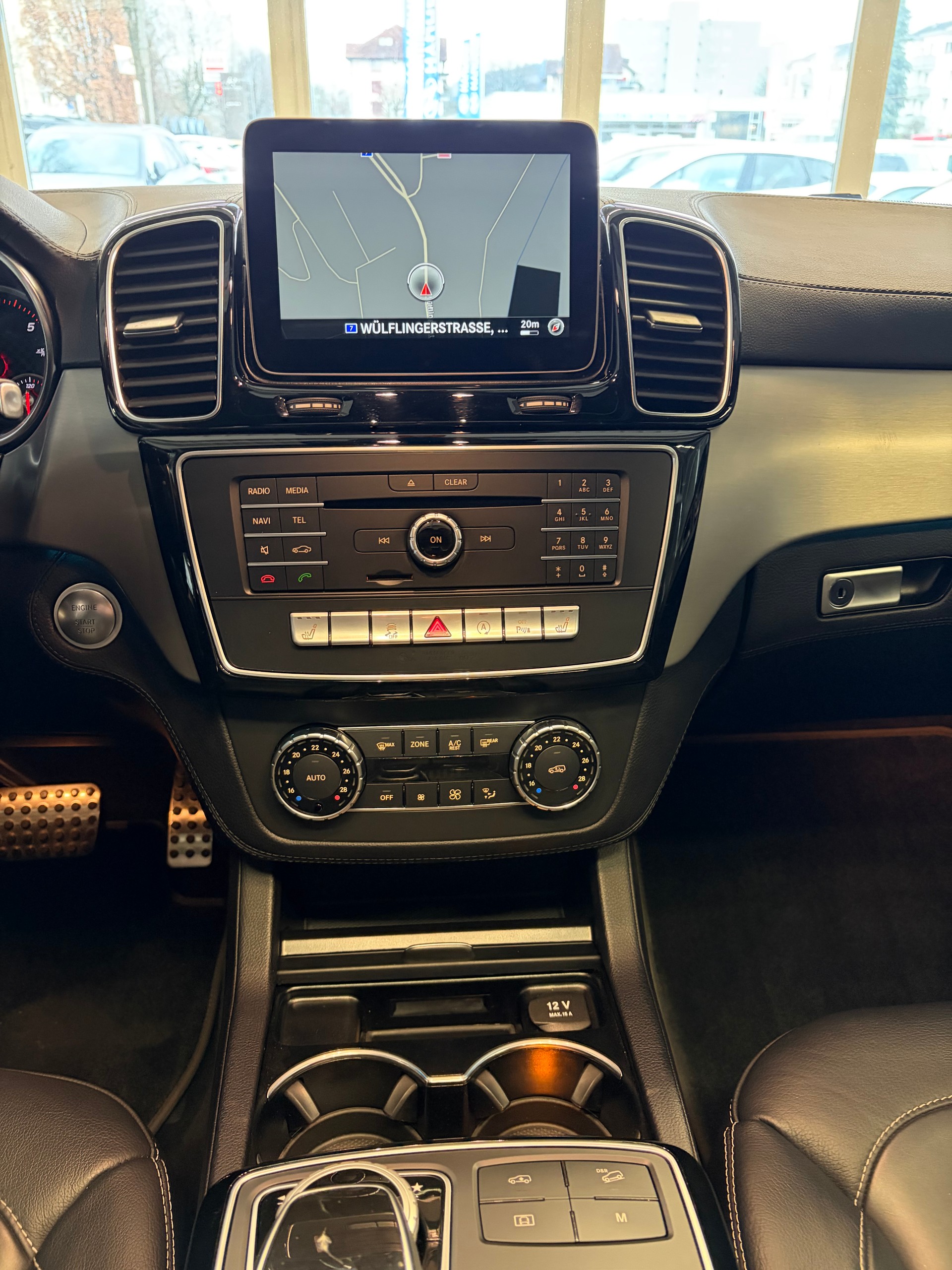 MERCEDES-BENZ GLE 350 d AMG Line Executive 4Matic 9G-Tronic | CH | Night | Panorama | Comand | AHK | Airmatic |-image-26