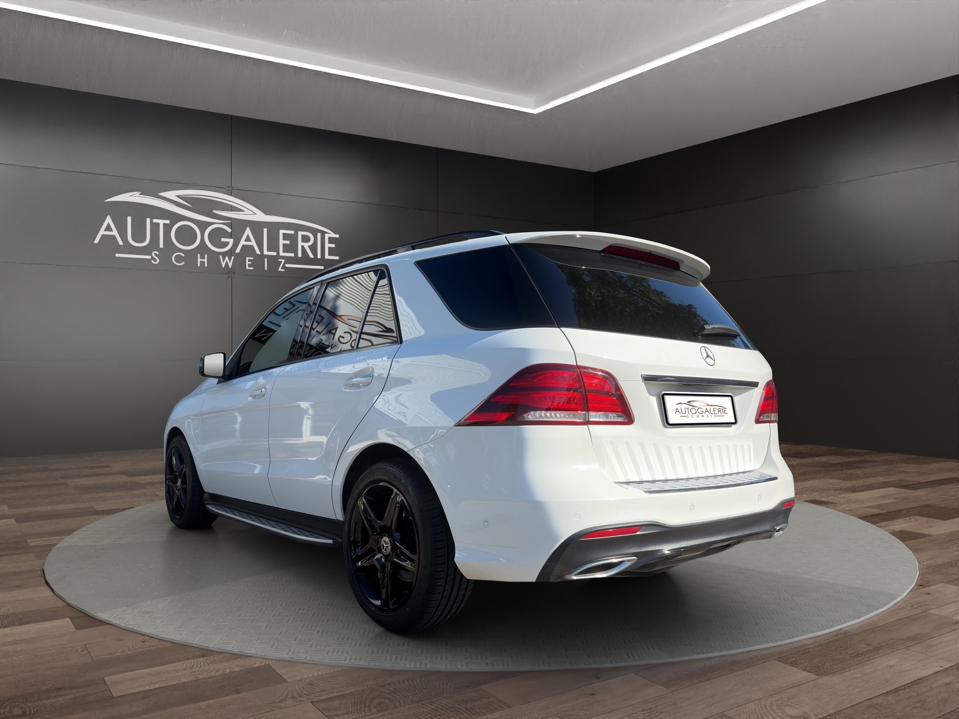 MERCEDES-BENZ GLE 350 d AMG Line Executive 4Matic 9G-Tronic | CH | Night | Panorama | Comand | AHK | Airmatic |-image-2