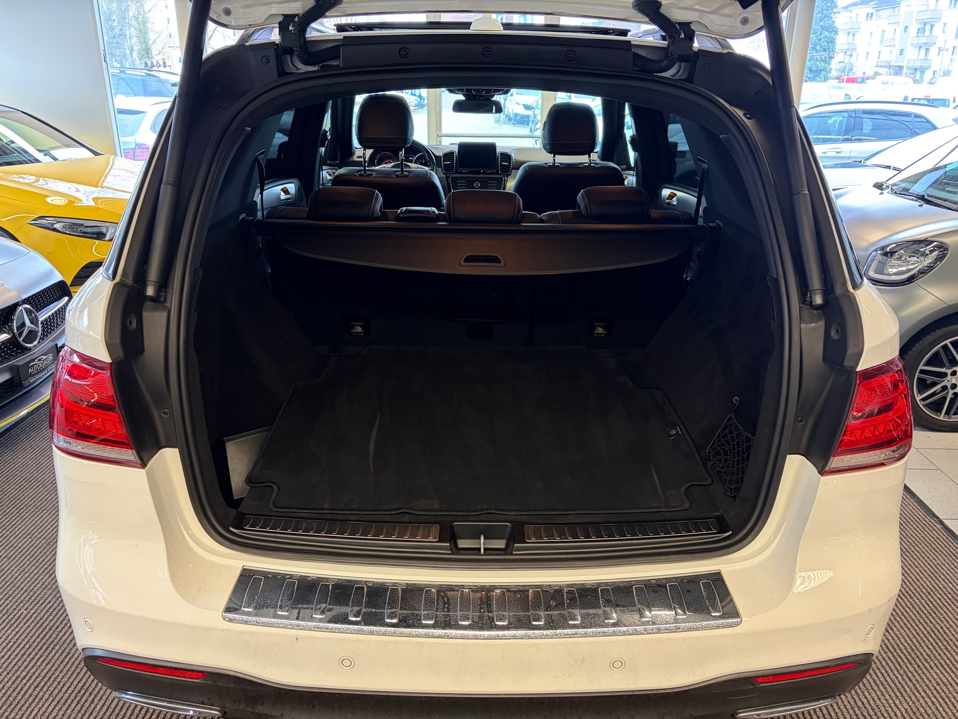 MERCEDES-BENZ GLE 350 d AMG Line Executive 4Matic 9G-Tronic | CH | Night | Panorama | Comand | AHK | Airmatic |-image-35