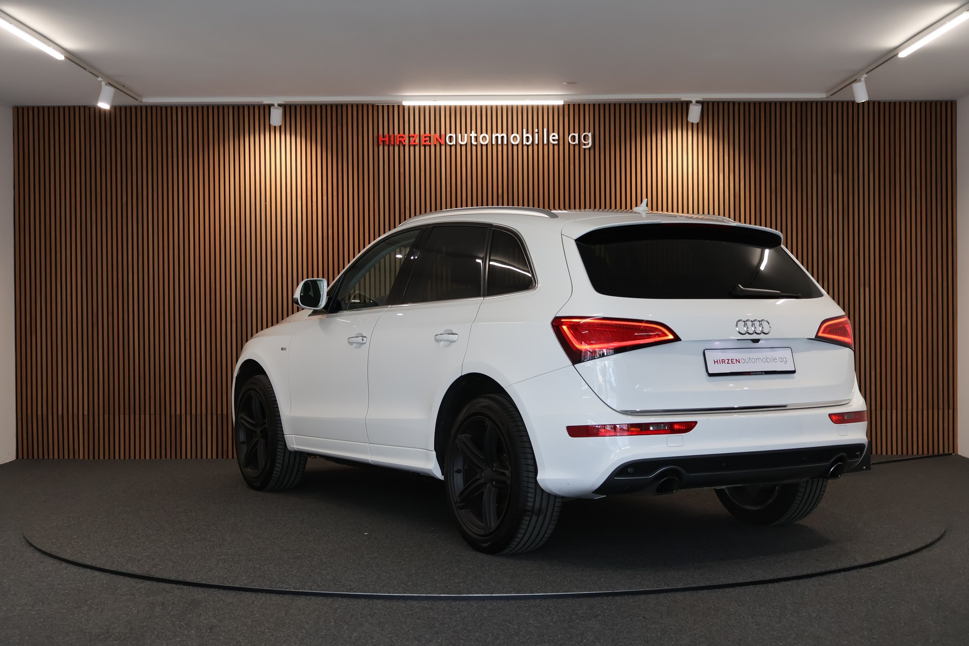 AUDI Q5 2.0 TFSI quattro S line tiptronic-showroom-element-2