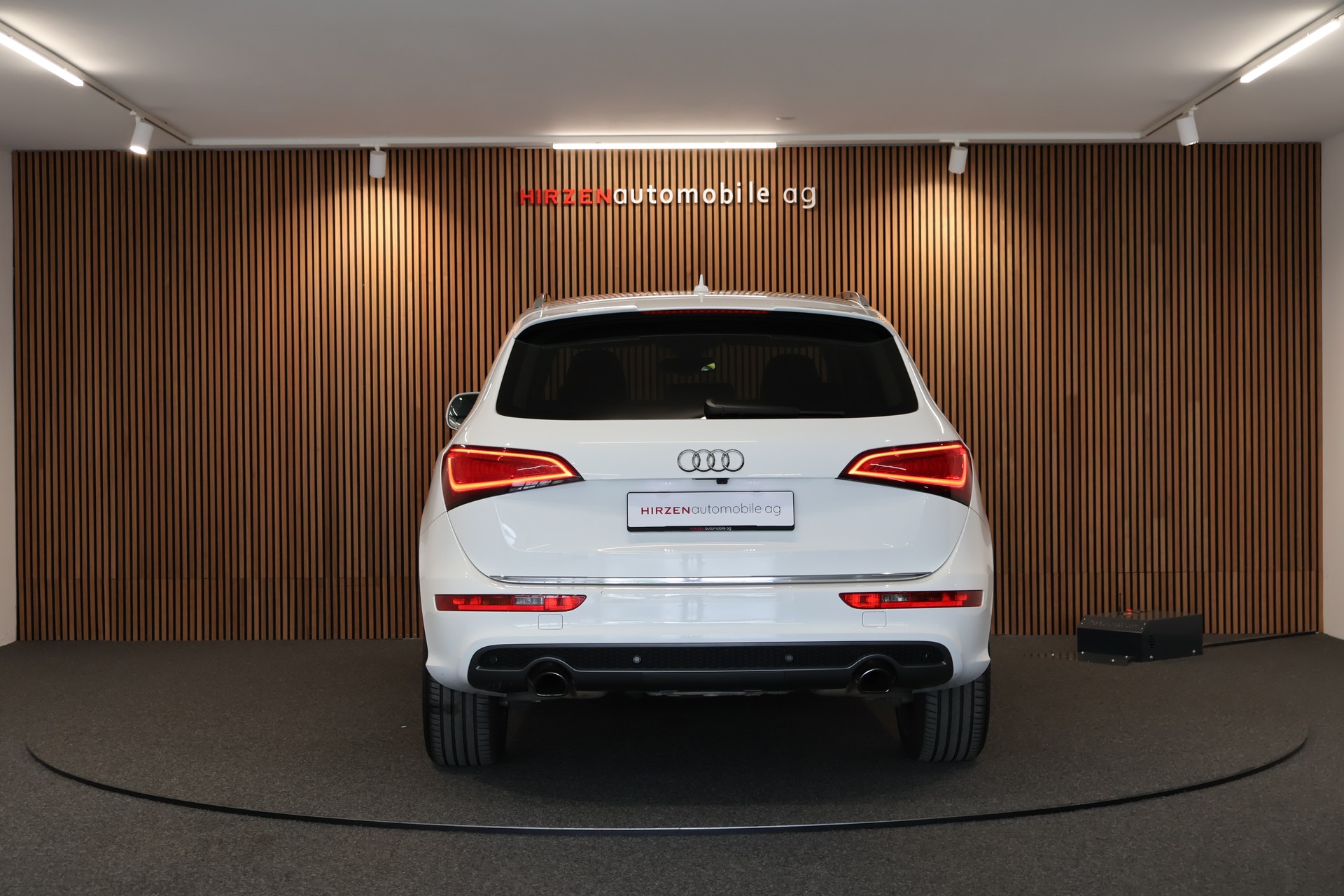 AUDI Q5 2.0 TFSI quattro S line tiptronic-showroom-element-3