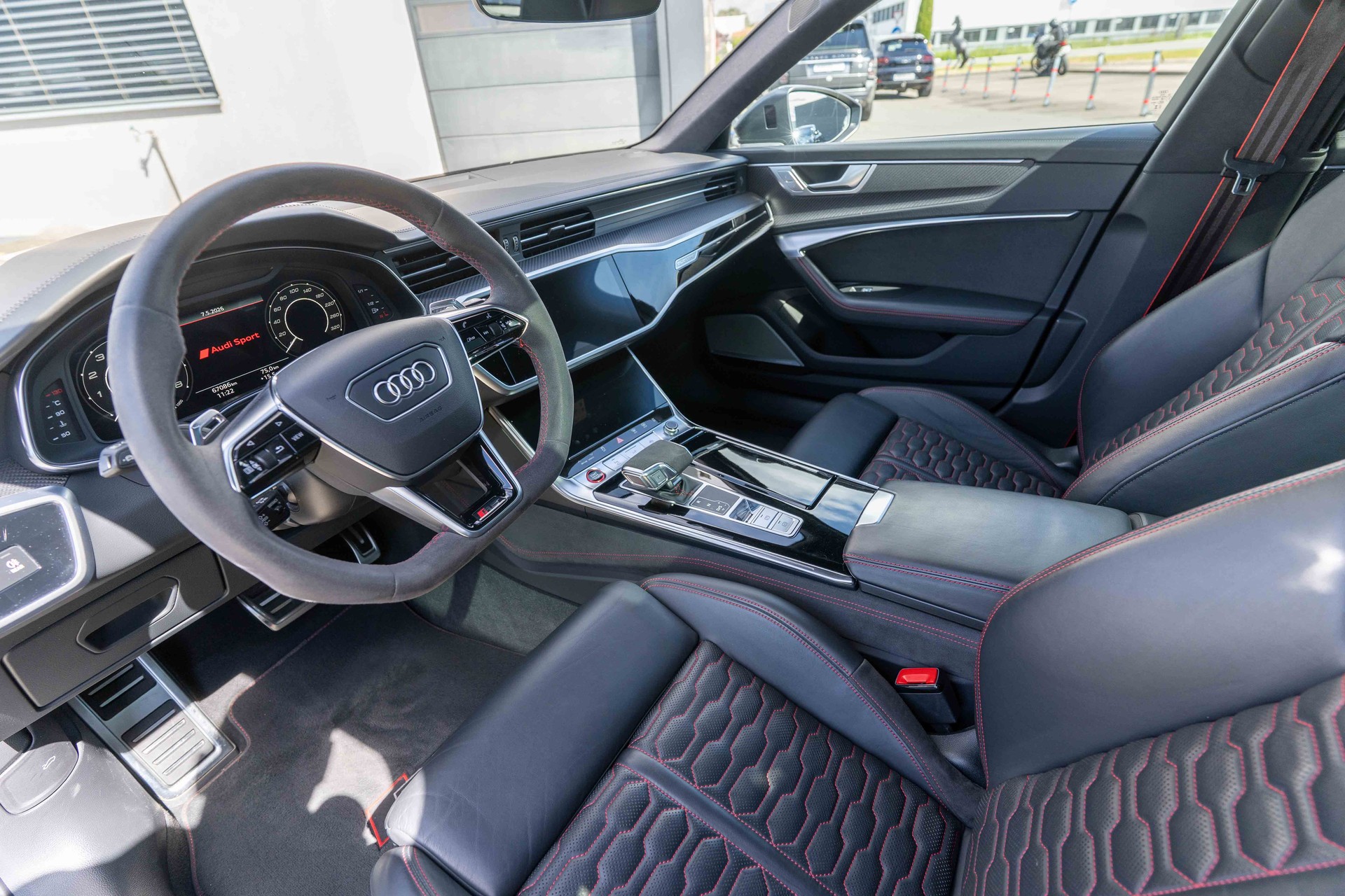 AUDI RS6 Avant 4.0 TFSI V8 quattro-image-6